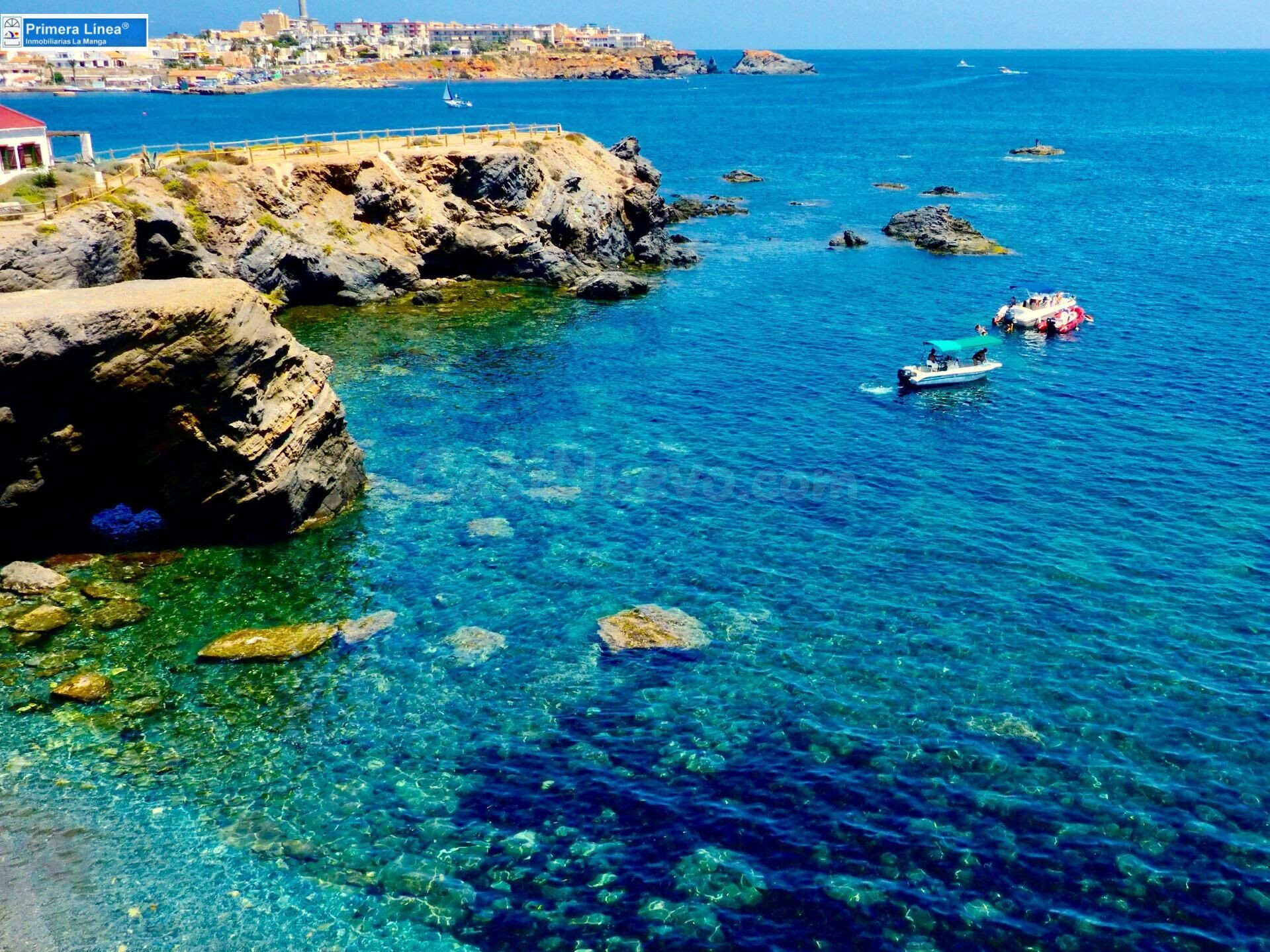 Venta de chalet en Cala Flores en primerísima línea de Mar Mediterráneo