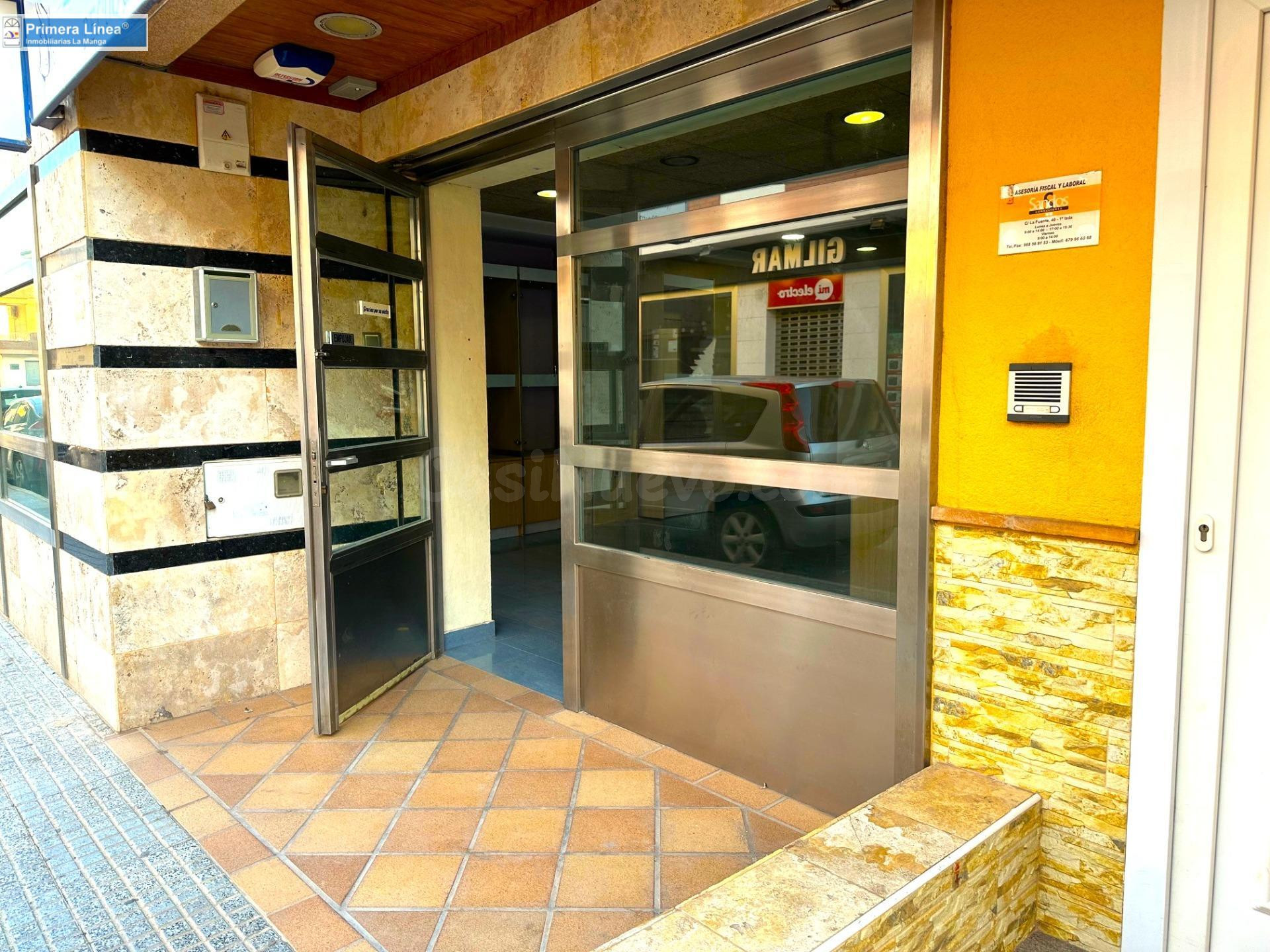 Venta de local comercial céntrico en Los Belones