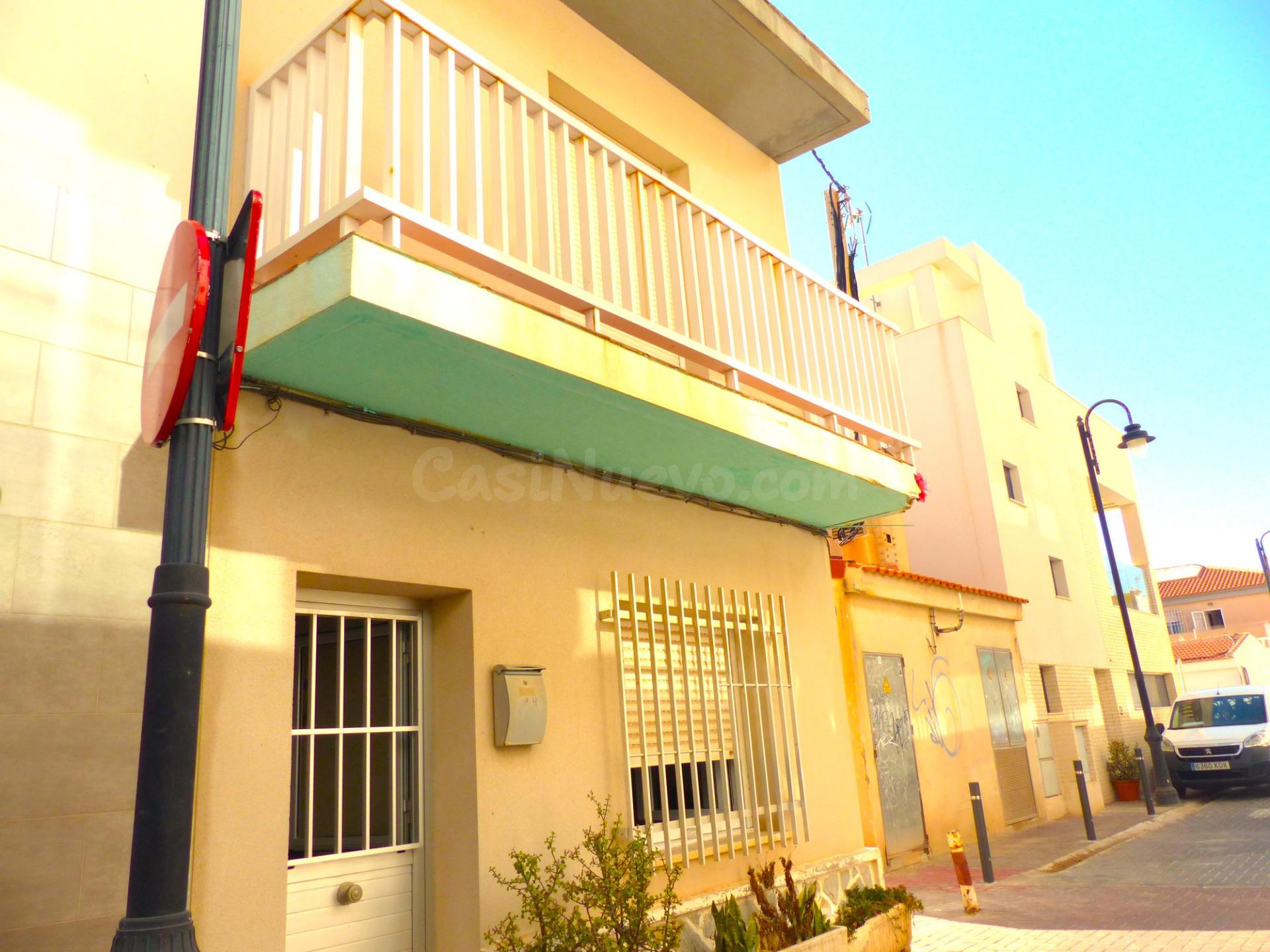 Venta de casa céntrica de 5 dormitorios en Cabo de Palos
