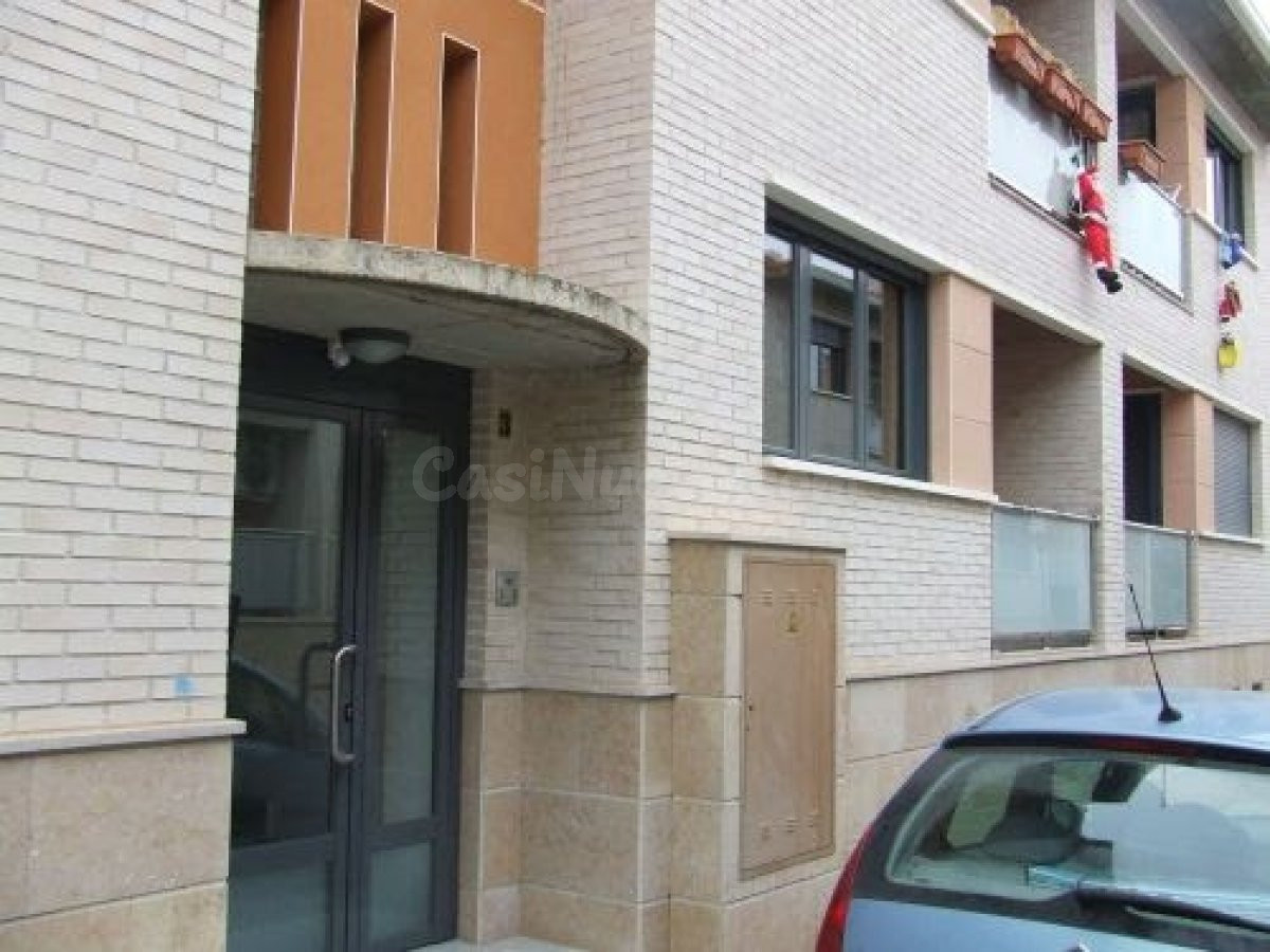 SE VENDE PISO SEMI-NUEVO EN BORJA