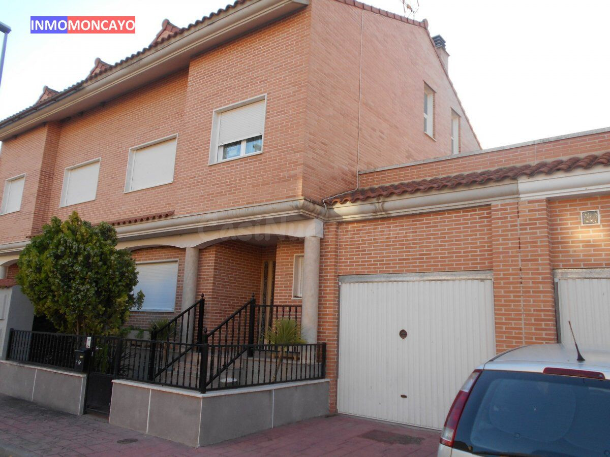 SE VENDE UNIFAMILIAR EN BORJA
