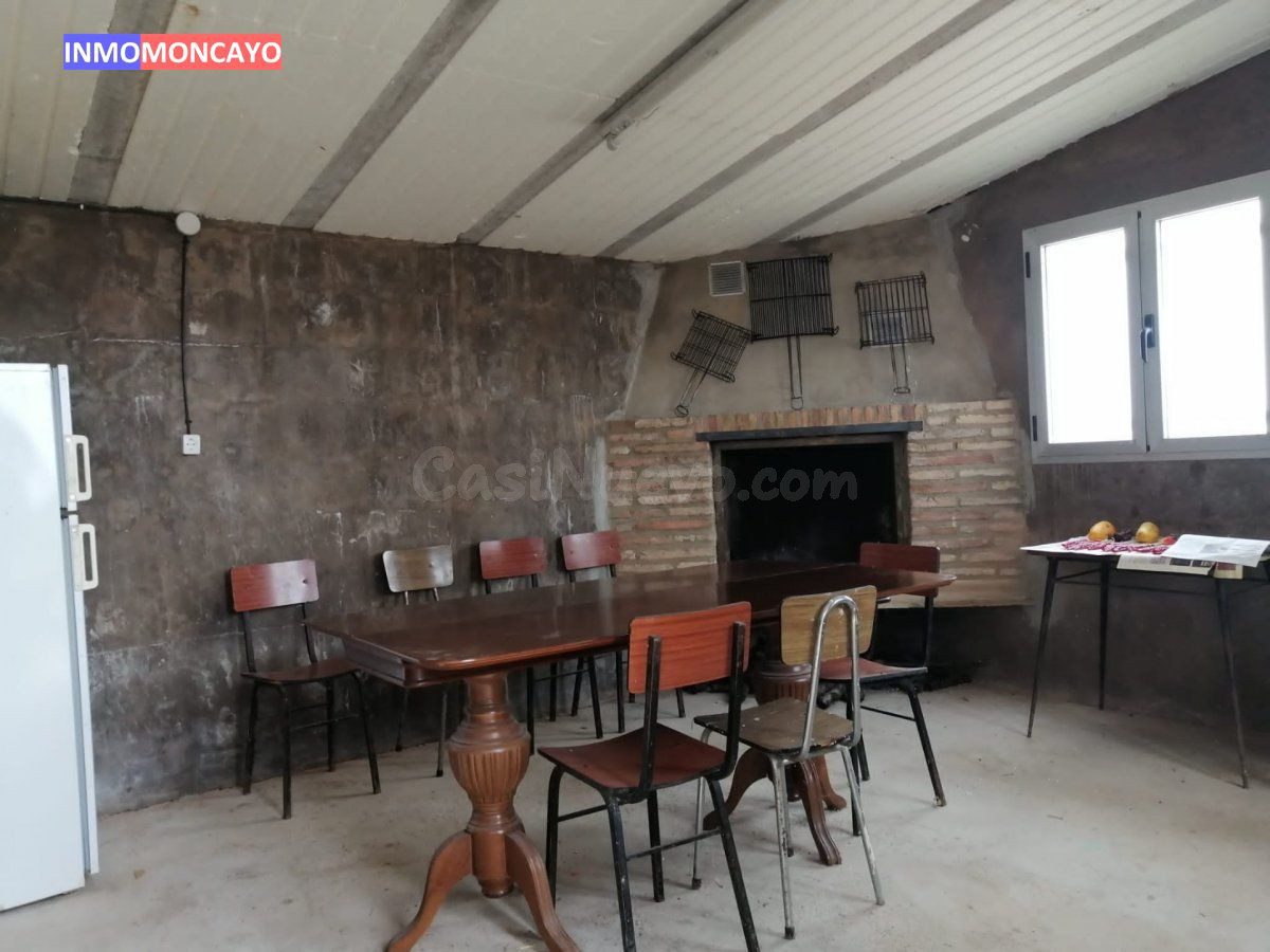 SE VENDE PARCELA CON LUZ Y AGUA EN TARAZONA
