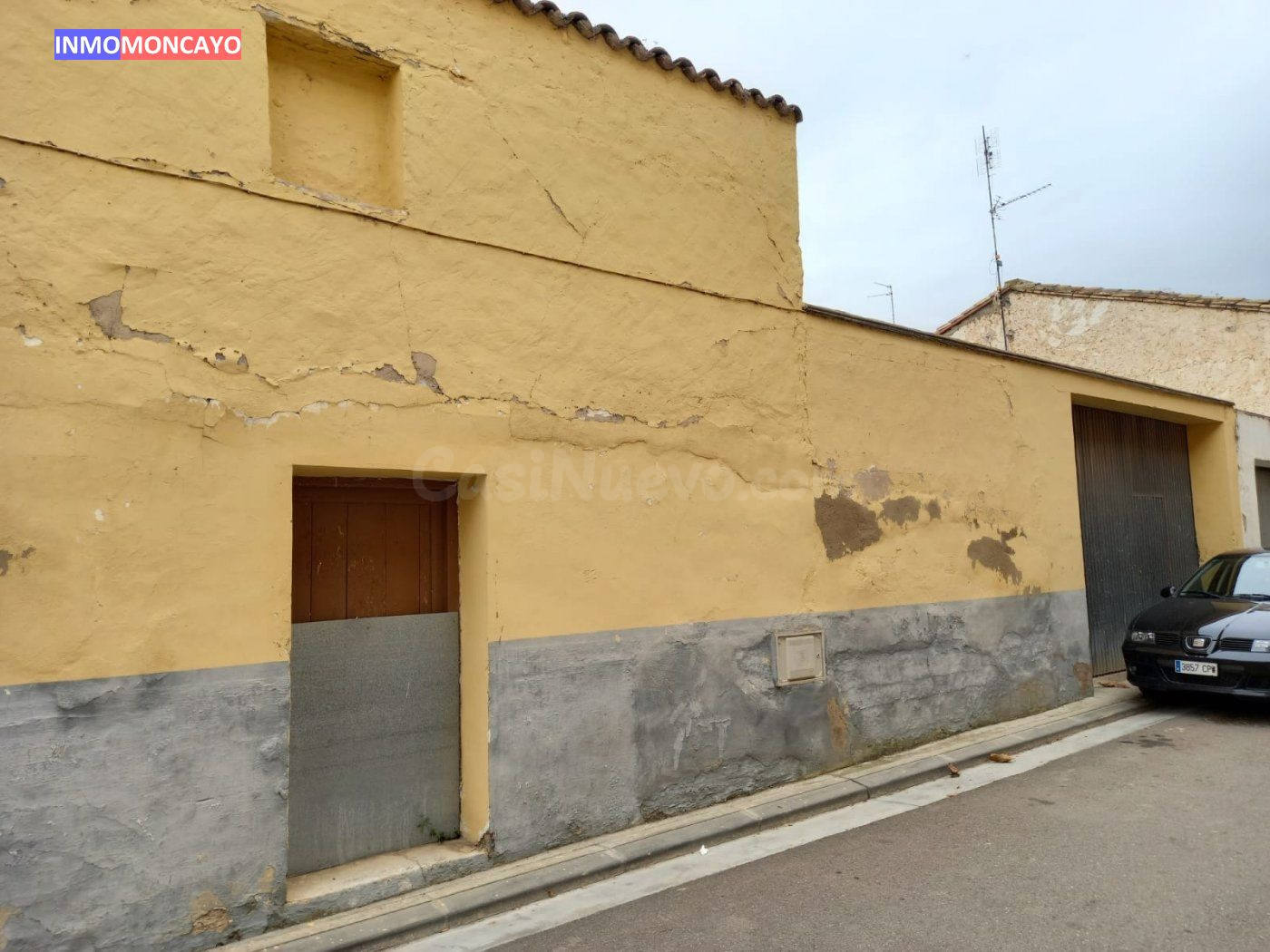 Venta de 280 m2 de solar en Novallas
