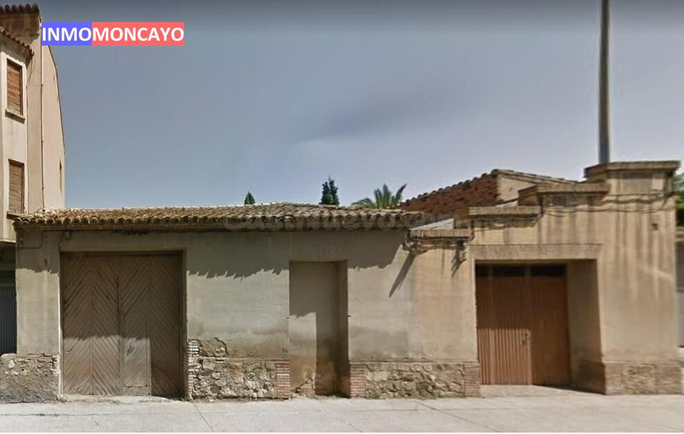 Se venden dos locales mas solar