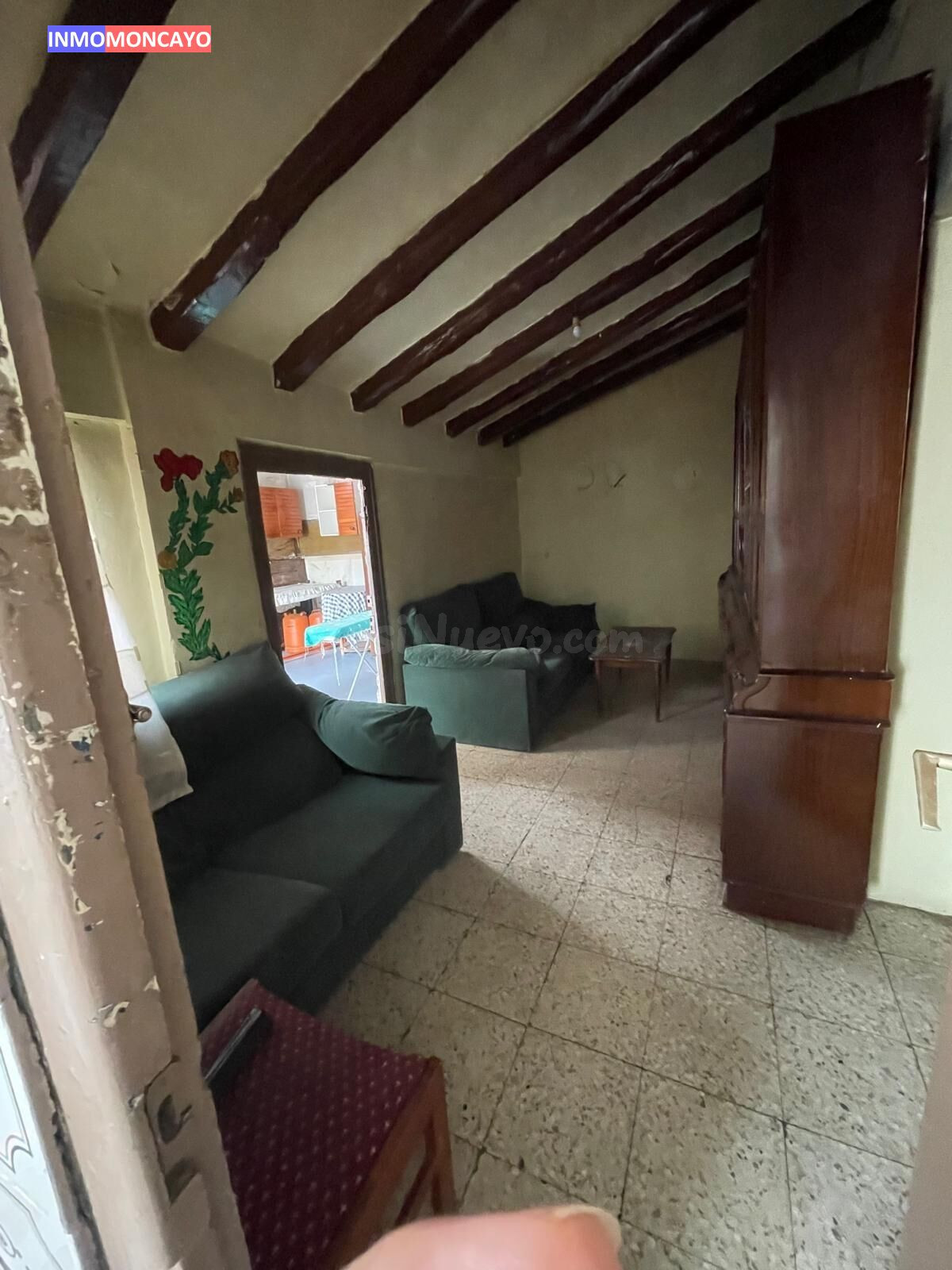 SE VENDE AMPLIA CASA EN NOVALLAS (ZARAGOZA)