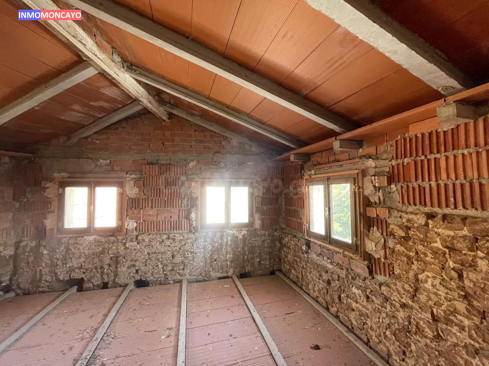 SE VENDE CASA CON FINCA EN VOZMEDIANO