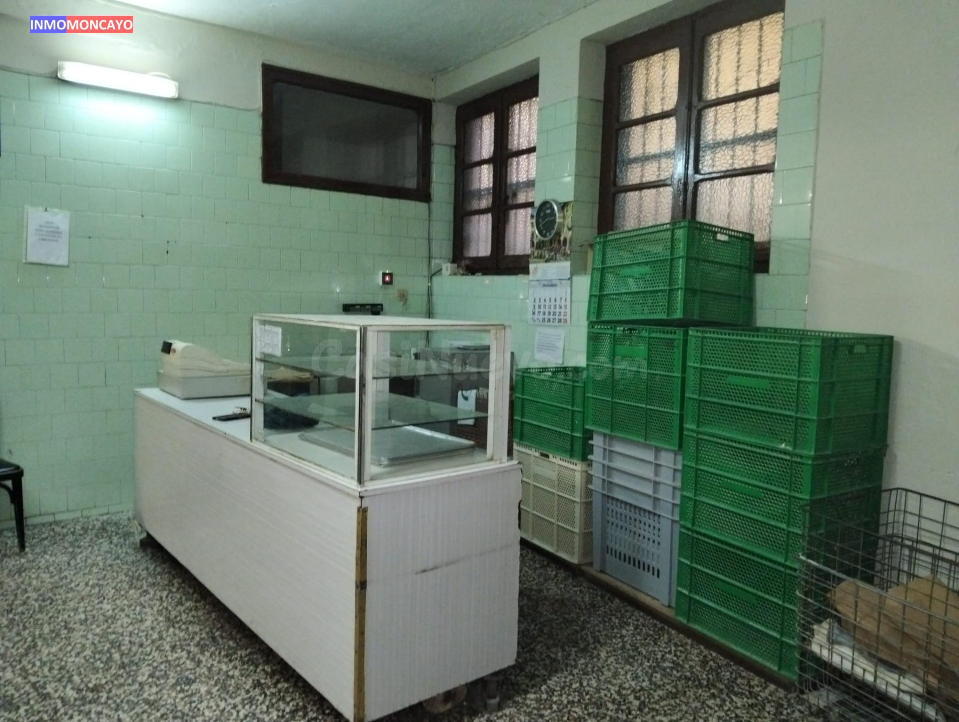 Se vende gran local muy cerca de Plaza de España