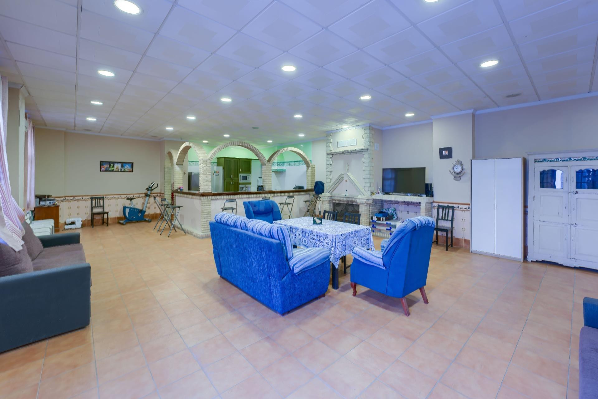 Casa y piso con piscina privada y garaje en el centro de La Palma.