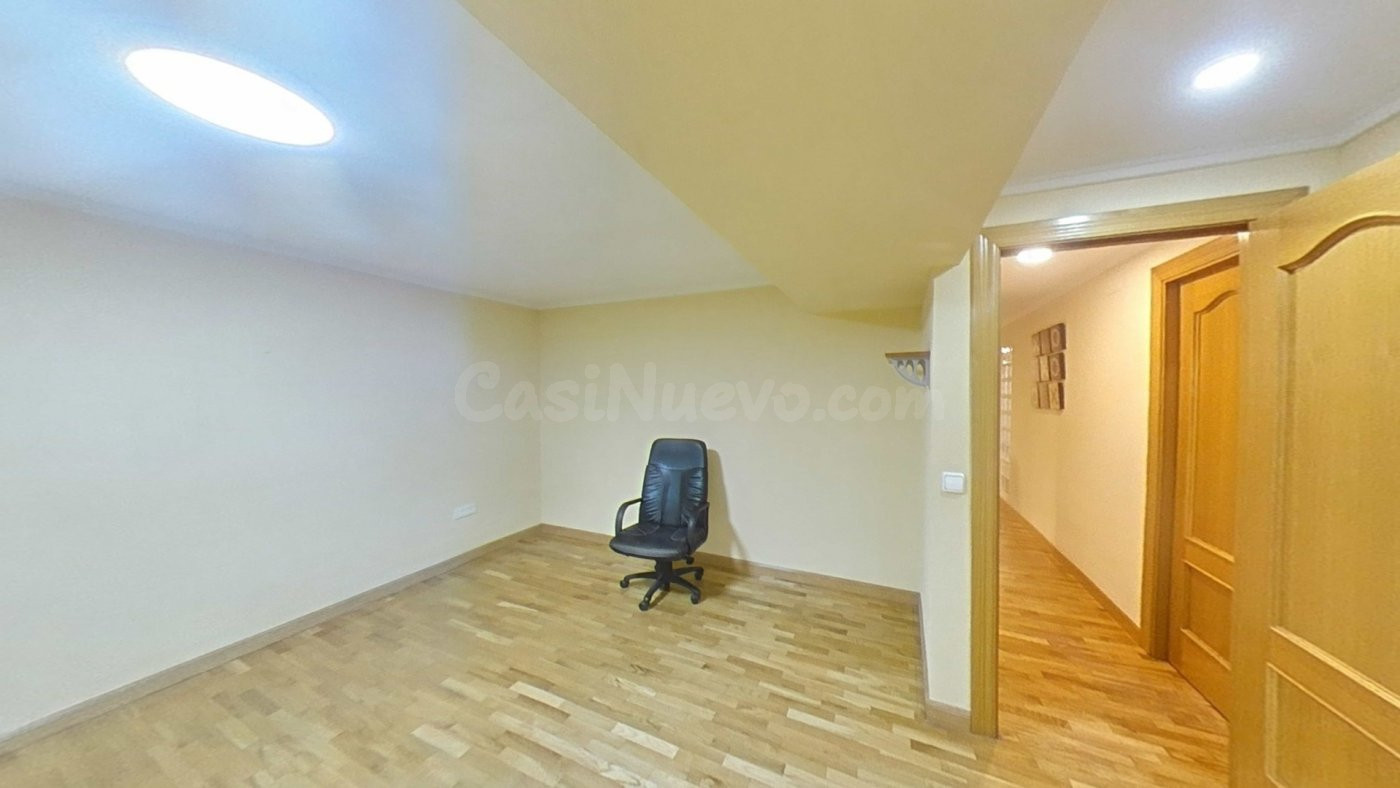 OFICINA  EN DESPACHO DE ABOGADOS  EN ALICANTE EN BENALUA JUNTO OSCAR ESPLA
