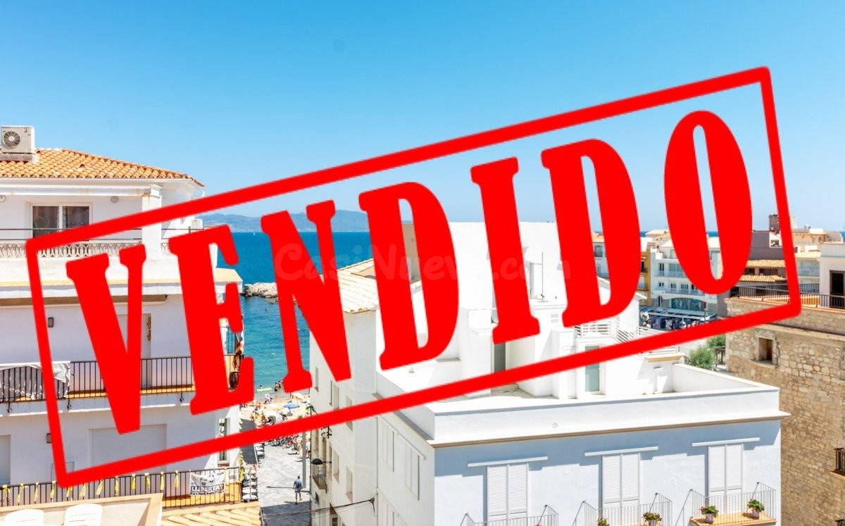 OPORTUNIDAD!!  Edificio situado a tan solo 70 metros de la playa principal de l’Escala.