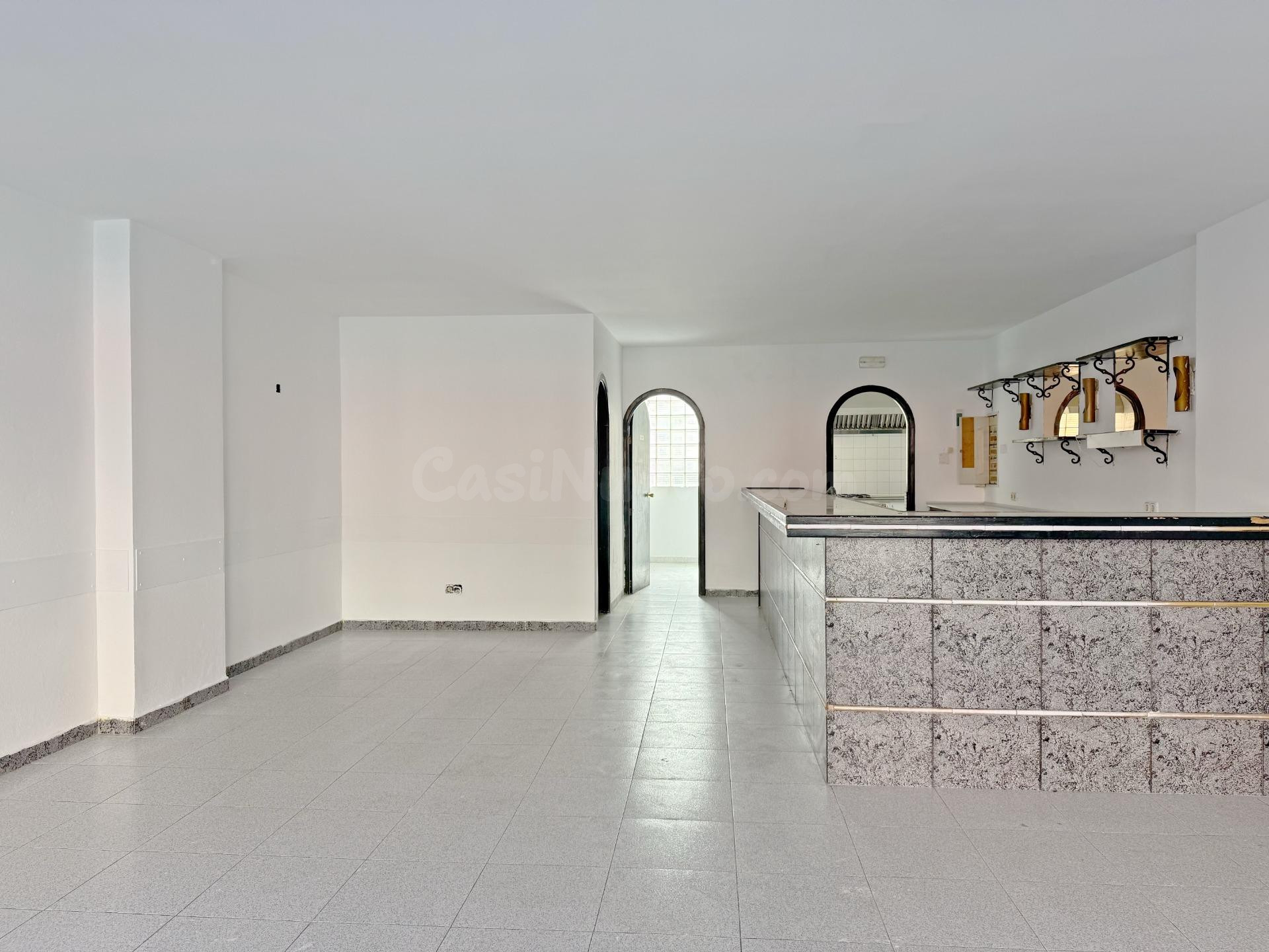 local comercial está ubicado en la Plaza Gomila