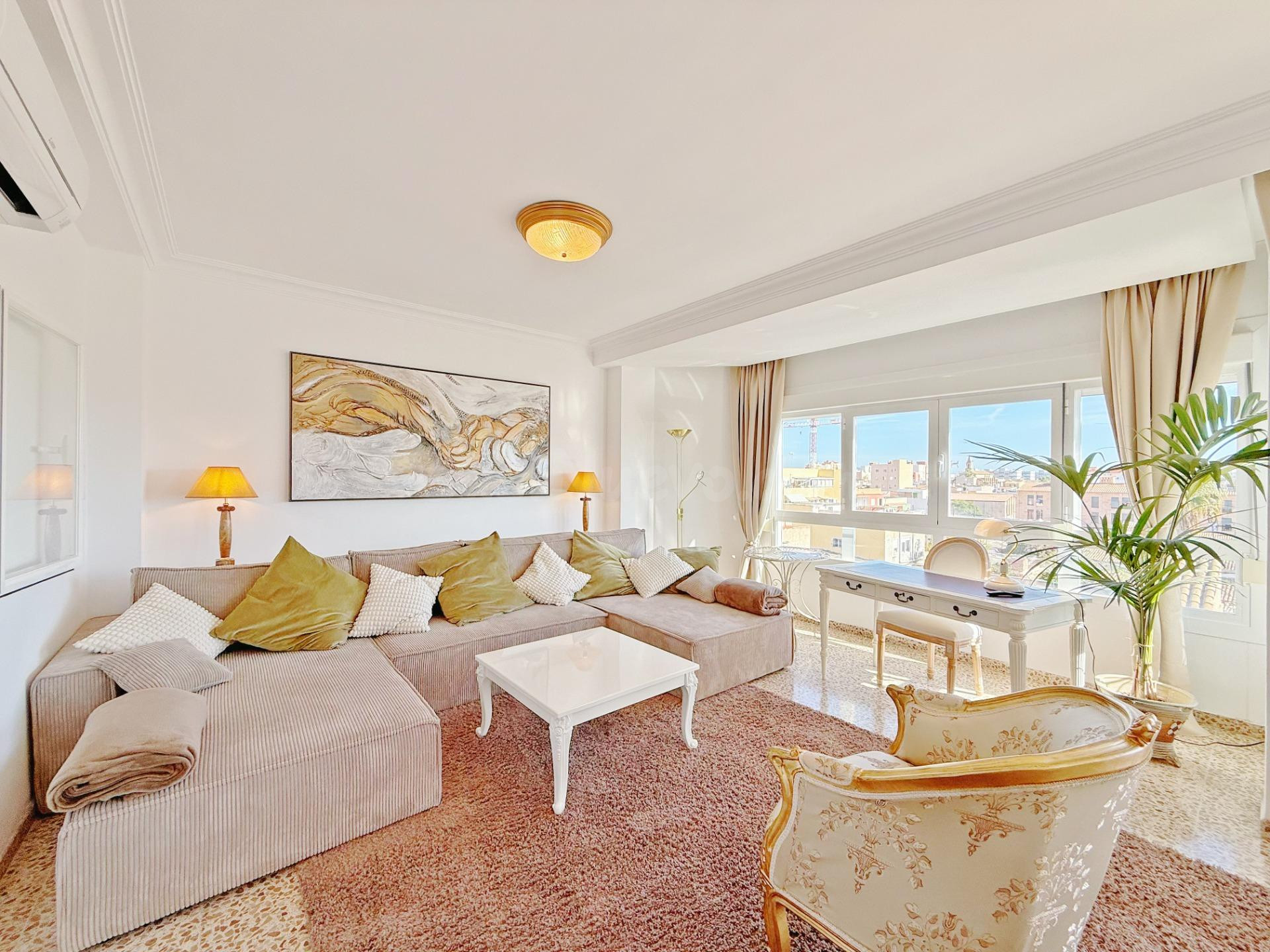 Se vende amplio piso de 4 dormitorios con vista despejadas
