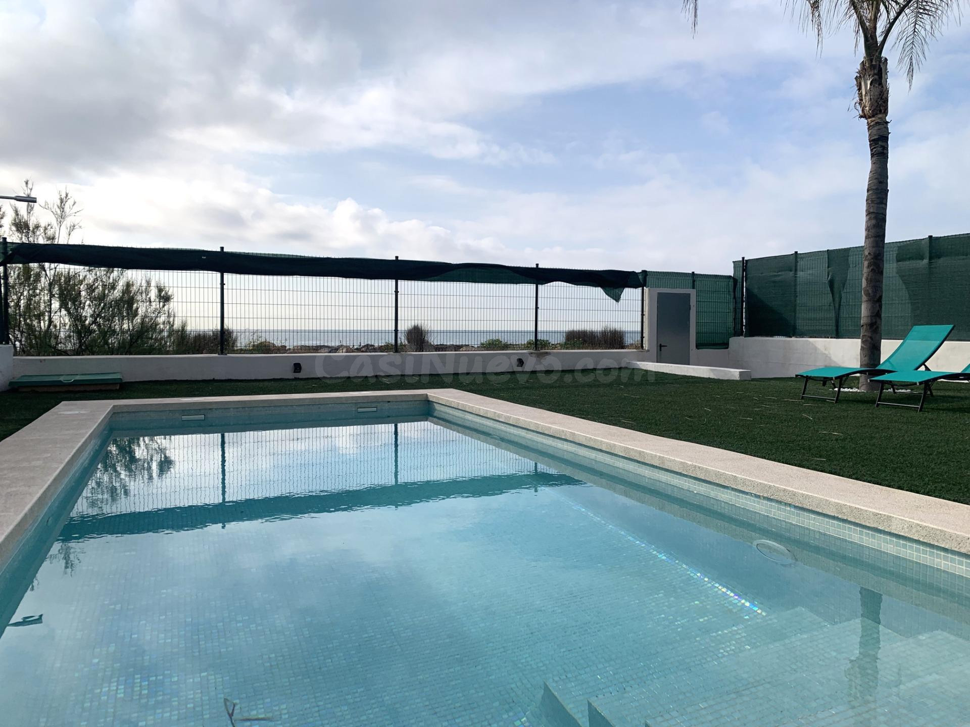 ESPECTACULAR CHALET EN PRIMERA LINEA DE PLAYA DE BURRIANA