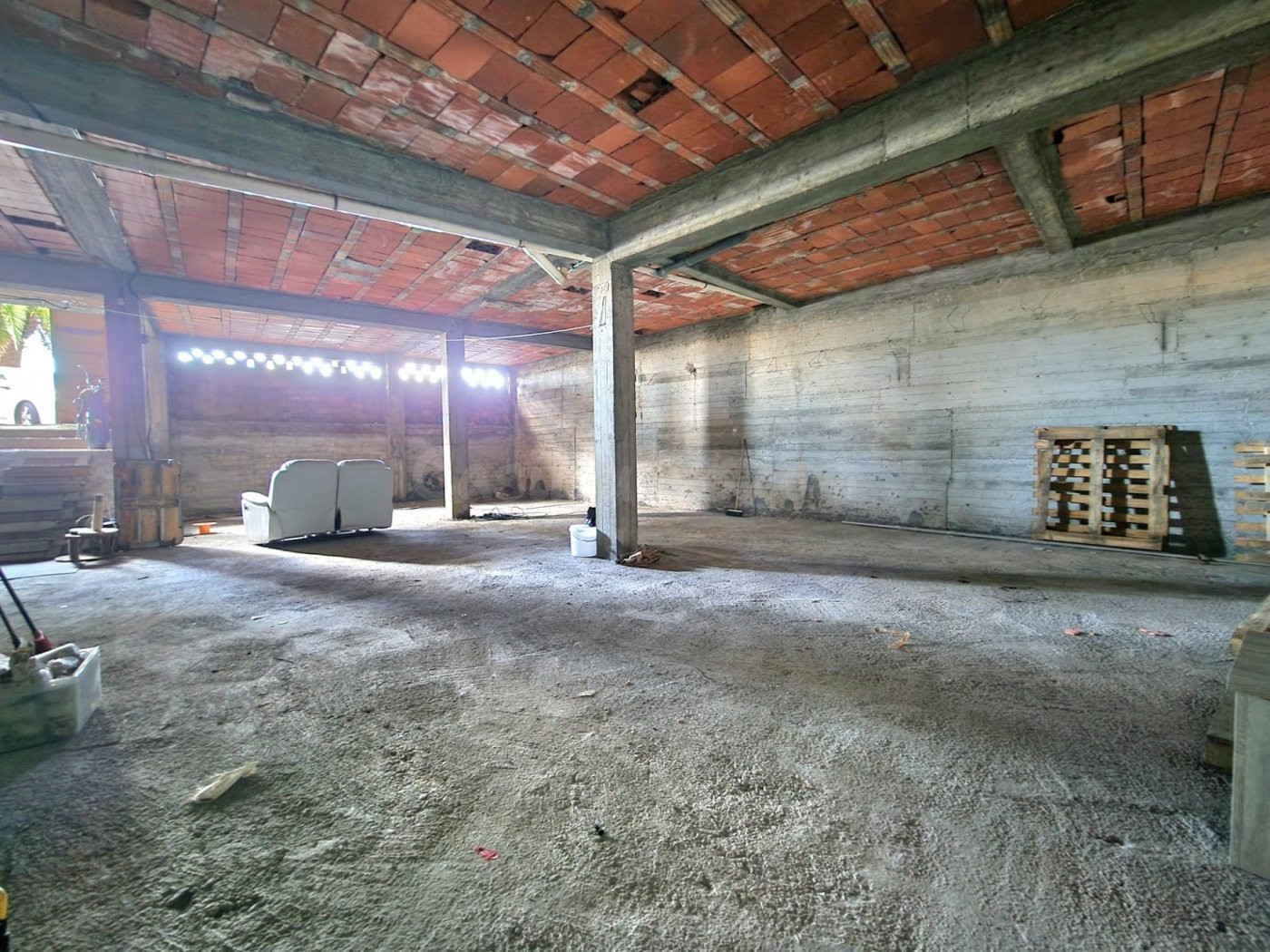 LOCAL SUPERCOMERCIAL EN SANTA CRISTINA - AL LADO DE LA PLAYA