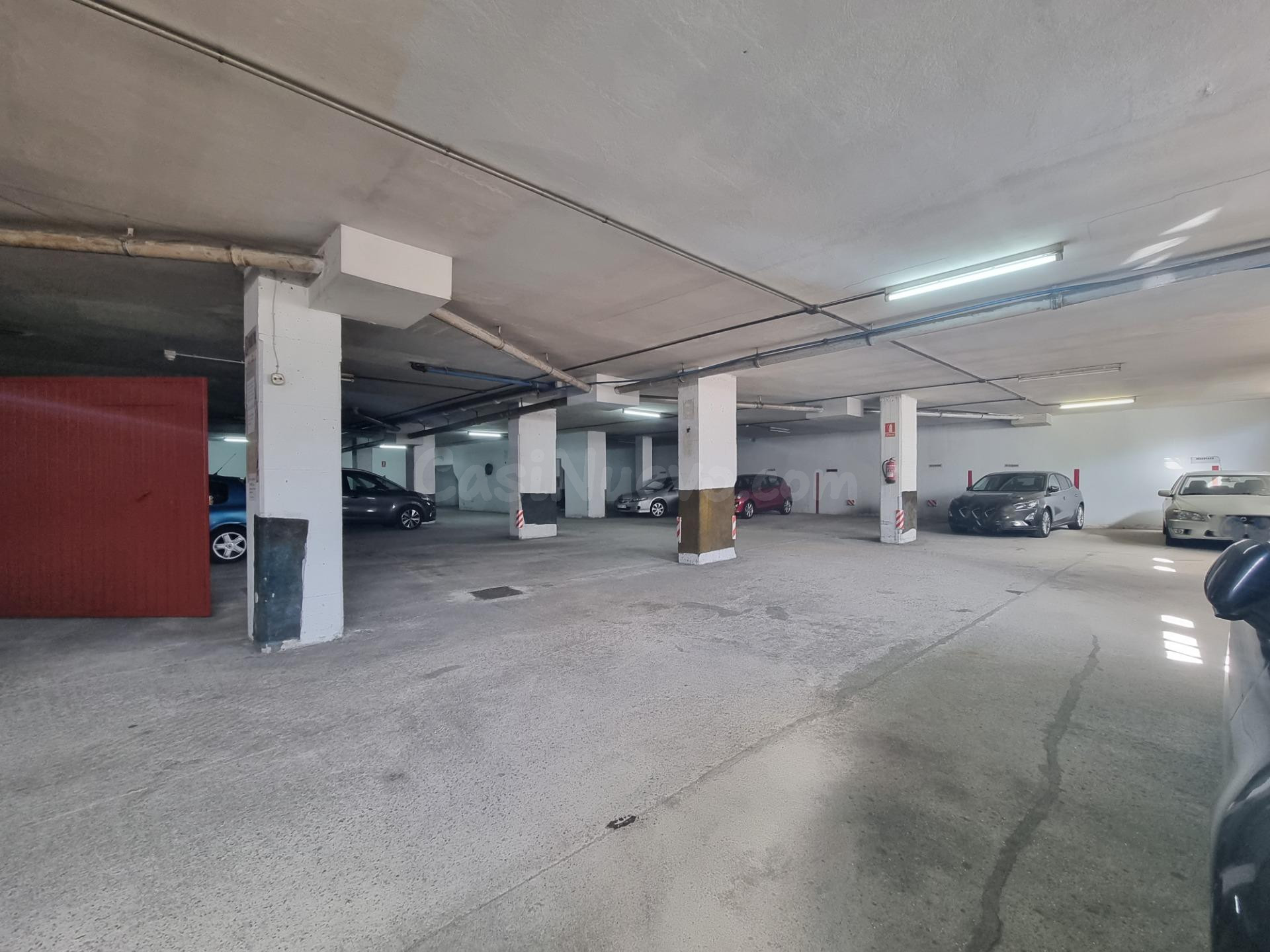 GARAJE DE 680M2 23 PLAZAS COCHE Y 5 MOTOS POSIBILIDAD DE MÁS - ZONA DE MUCHA DEMANDA - FACIL ACCESO
