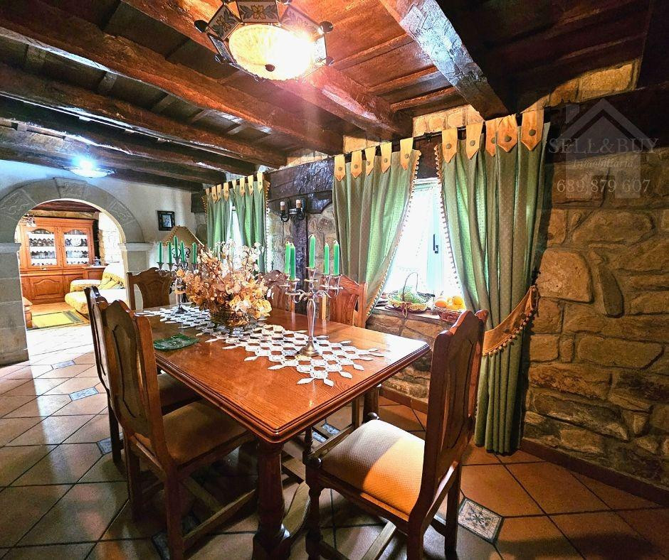 CASONA IMPRESIONANTE A ORILLAS DEL PANTANO