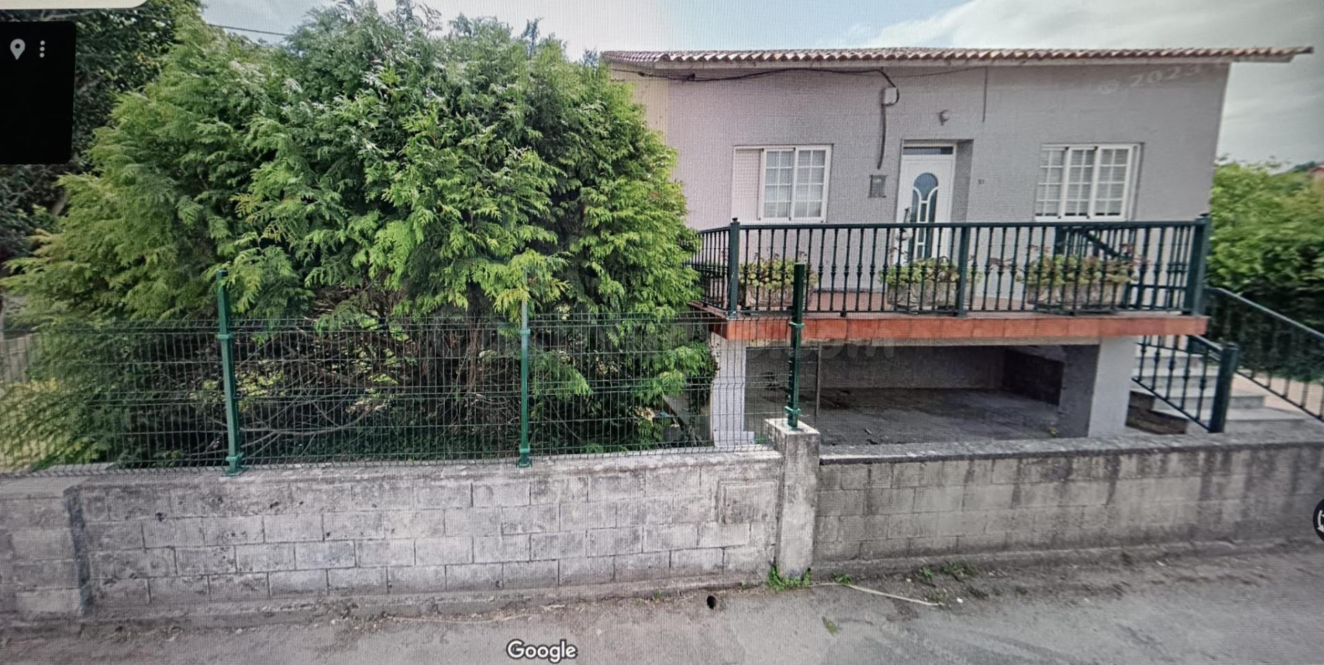 CASA EN VENTA CON TERRENO EN CAMBADOS