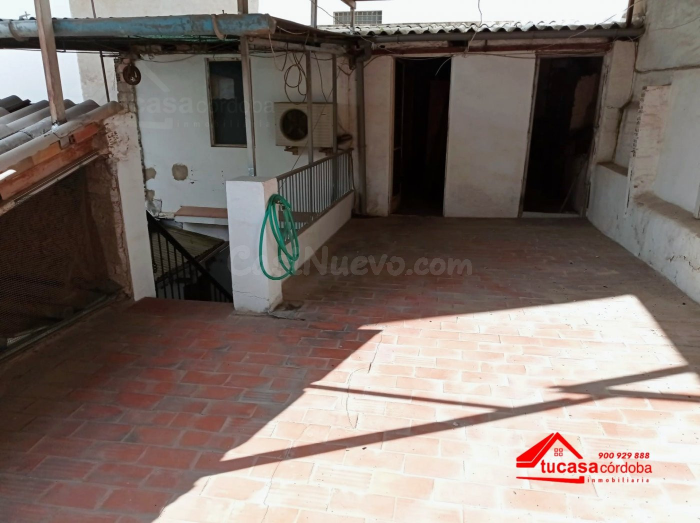 “Vive a tu gusto: casa para reformar con gran fachada en Valdeolleros”