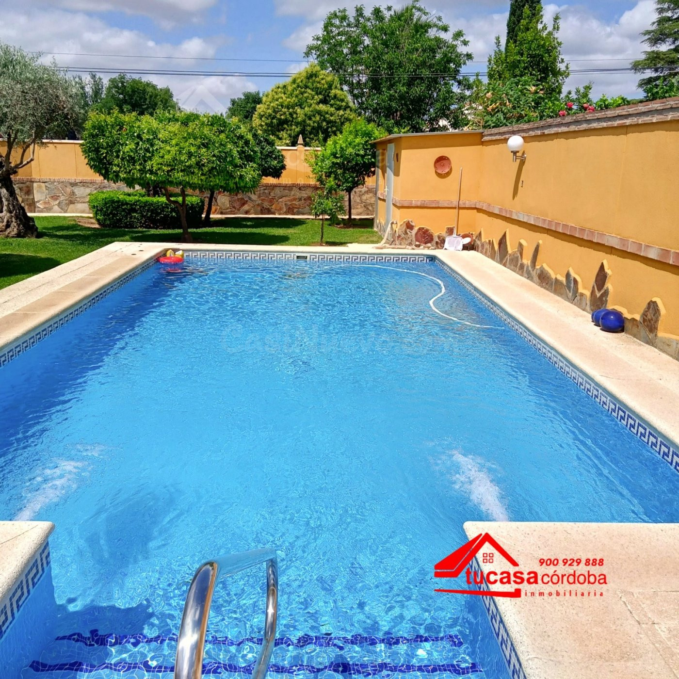 CASA CON TERRENO Y PISCINA EN VILLARRUBIA
