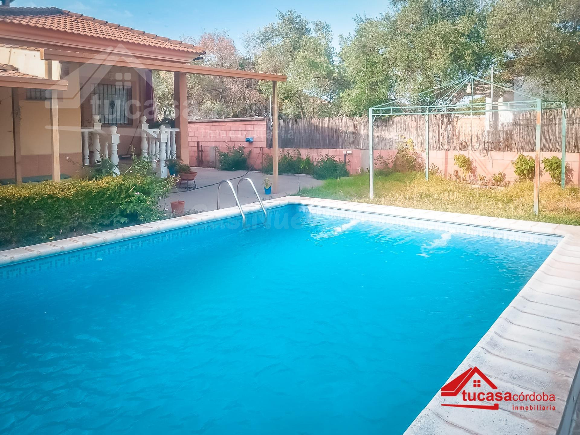¡CASA NO HIPOTECABLE en La Barquera Baja! 1000 m2 de parcela con piscina, jardín y casa lista para disfrutar!