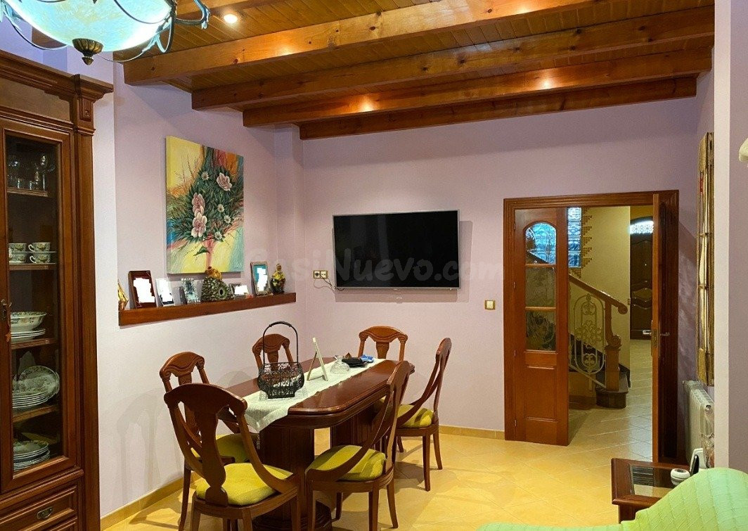 ESPECTACULAR CASA EN LA ZONA DEL CAMPO DE FÚTBOL CON UNAS CA - foto 3