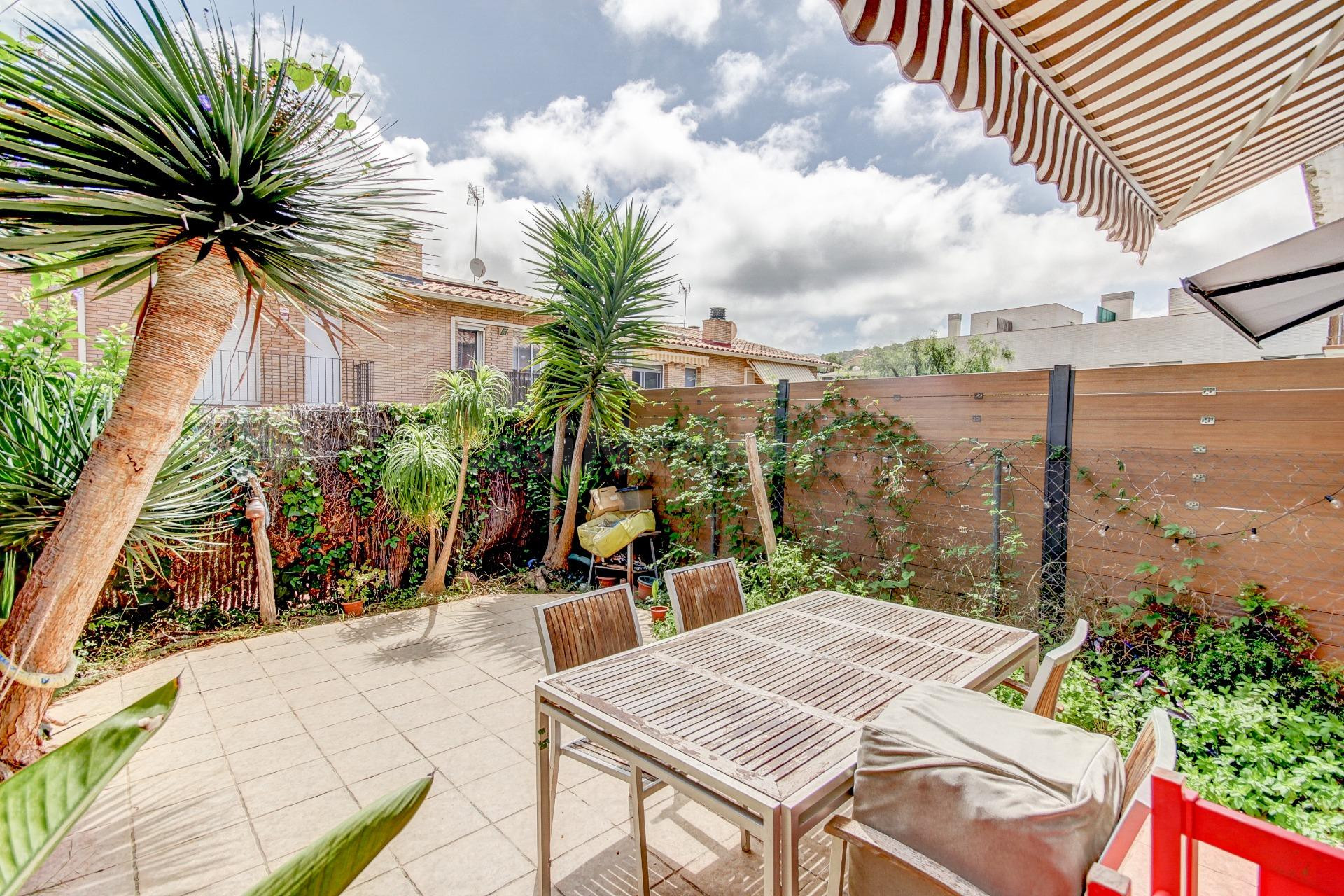 CASA ADOSADA EN VENTA EN SITGES - QUINT MAR