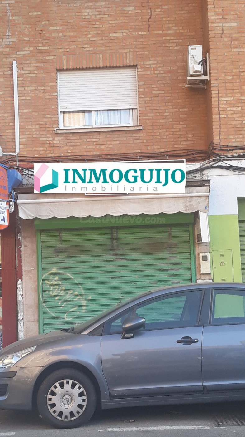 LOCAL EN TRIANA