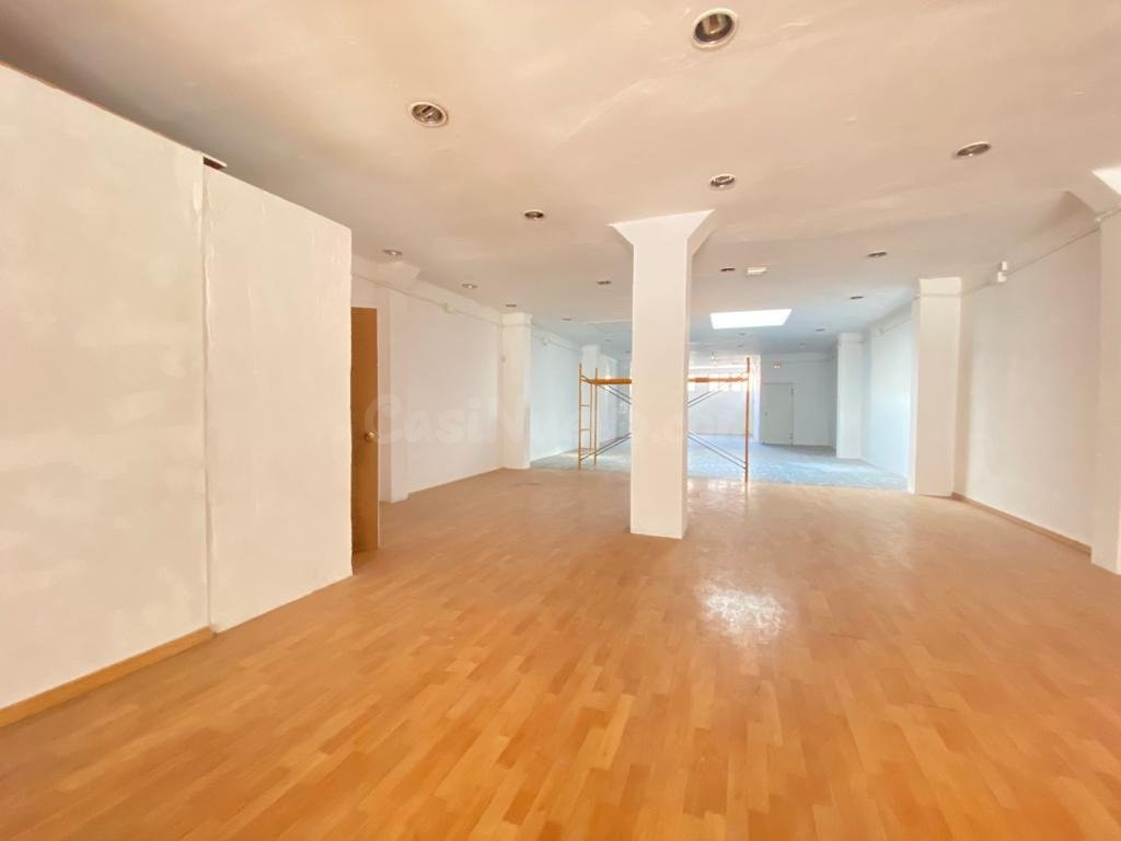LOCAL EN PRIMERA LINEA COMERCIAL EN LA  CREU DE BARBERÀ