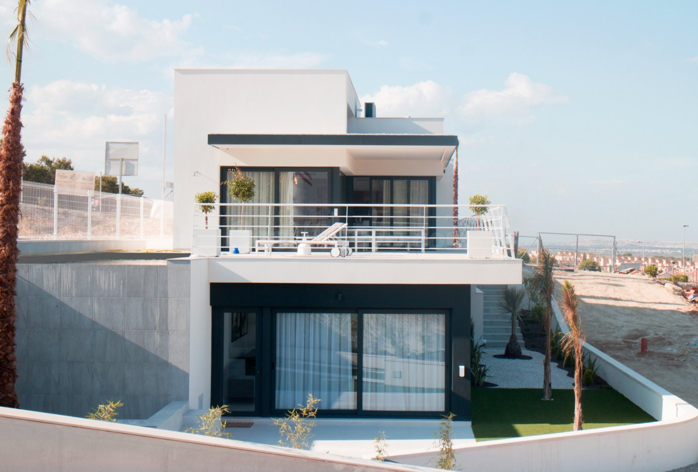 Villa Estilo Moderno en Sanmiguel de Salinas