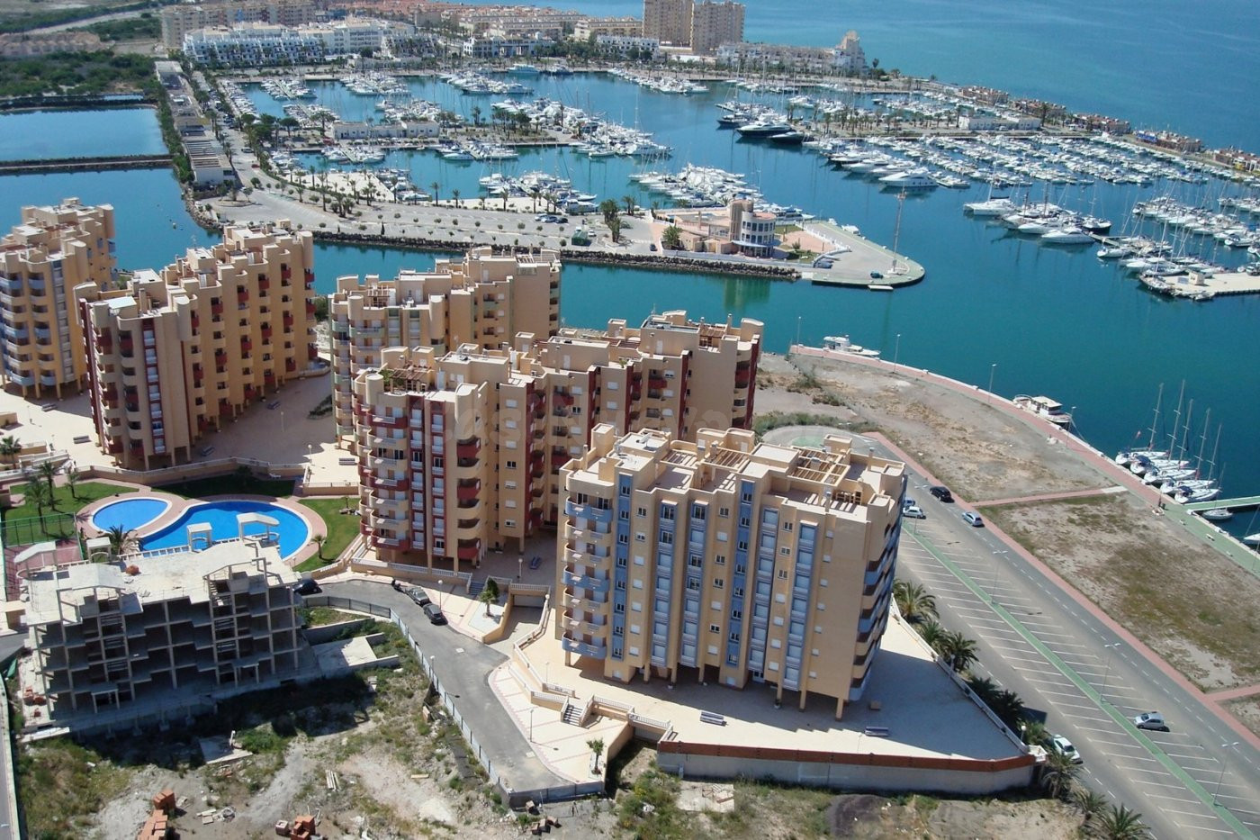 HERMOSOS APARTAMENTOS CON VISTAS AL MAR EN LA MANGA