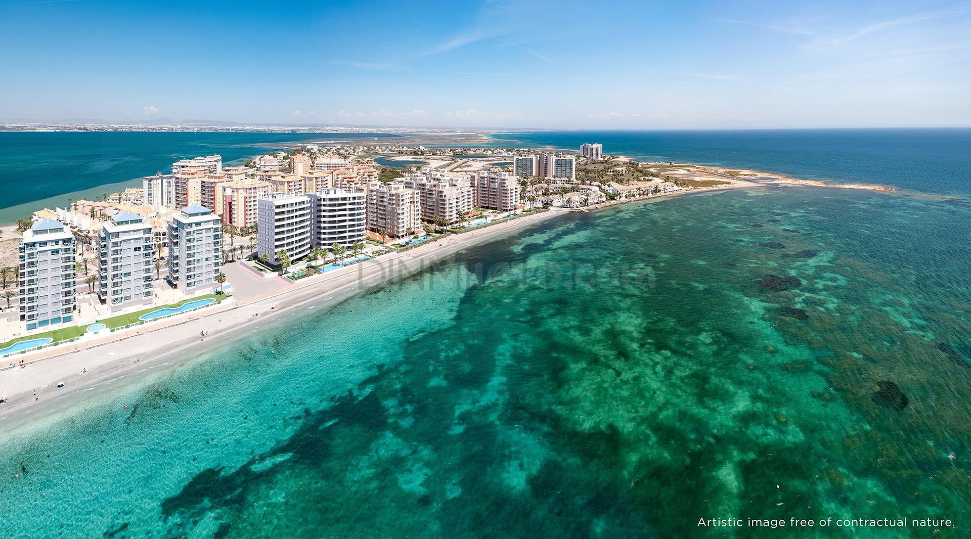 ¡Sumérgete en el estilo de vida definitivo frente al mar en La Manga del Mar Menor!