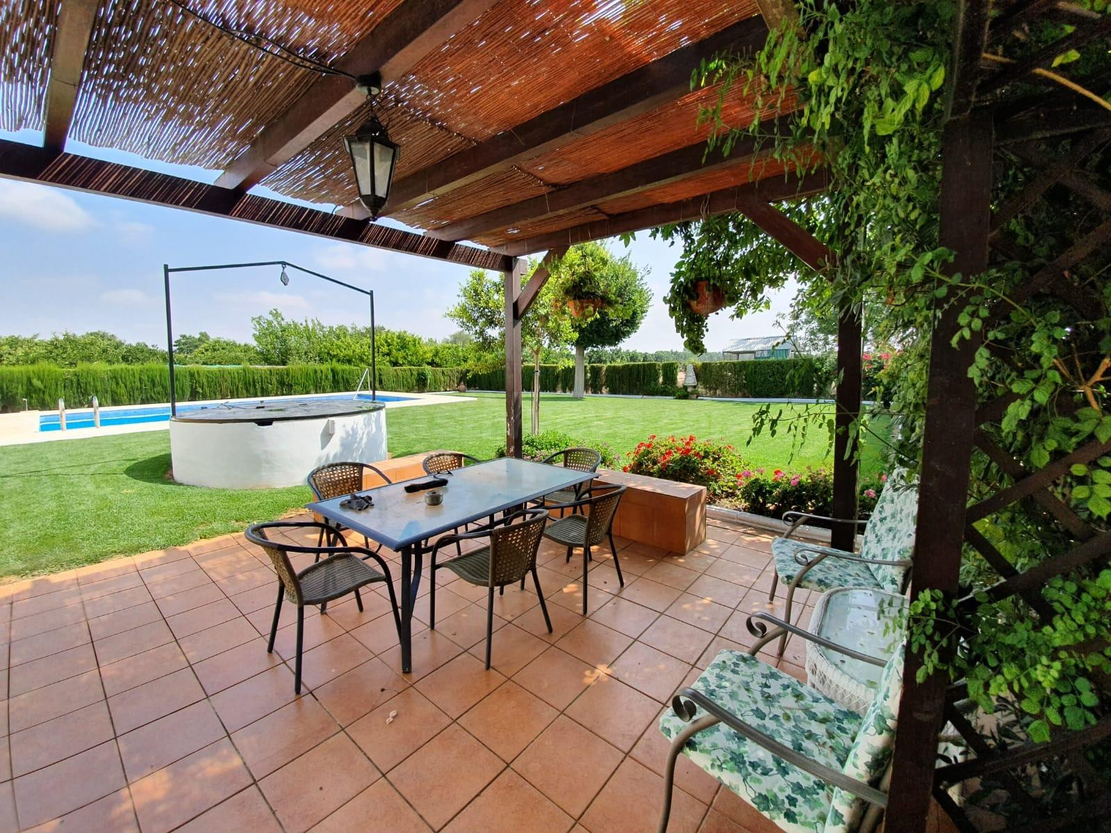 PARCELA CON PISCINA
