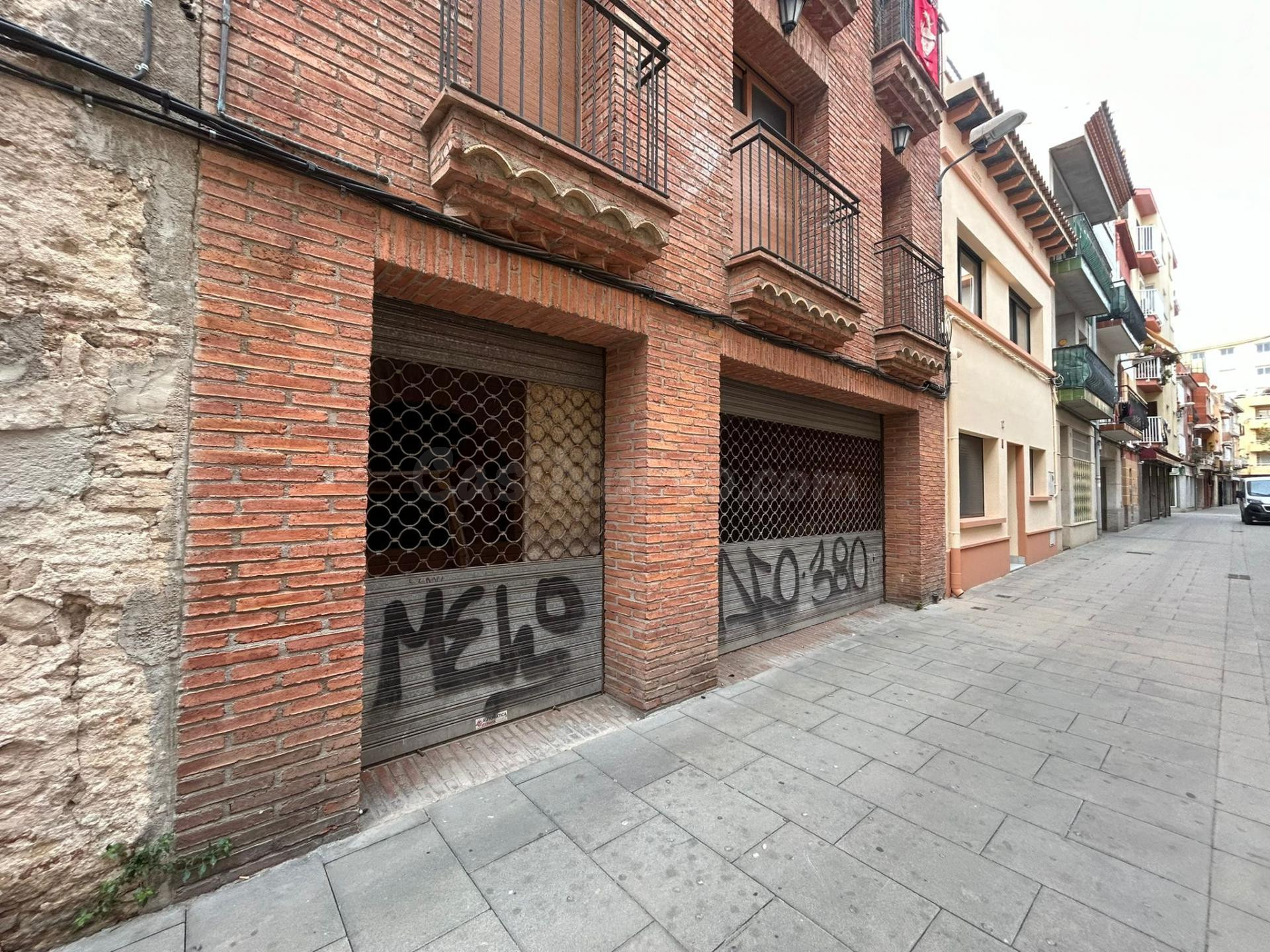 2 LOCALES EN VENTA EN EL CENTRO DE MALGRAT DE MAR - foto 3