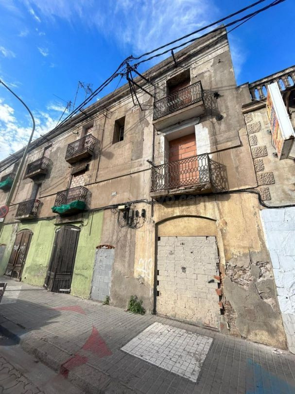 Venta de suelo urbano residencial por 1.252.000  de 262m  en c/ PERE IV (Barcelona)