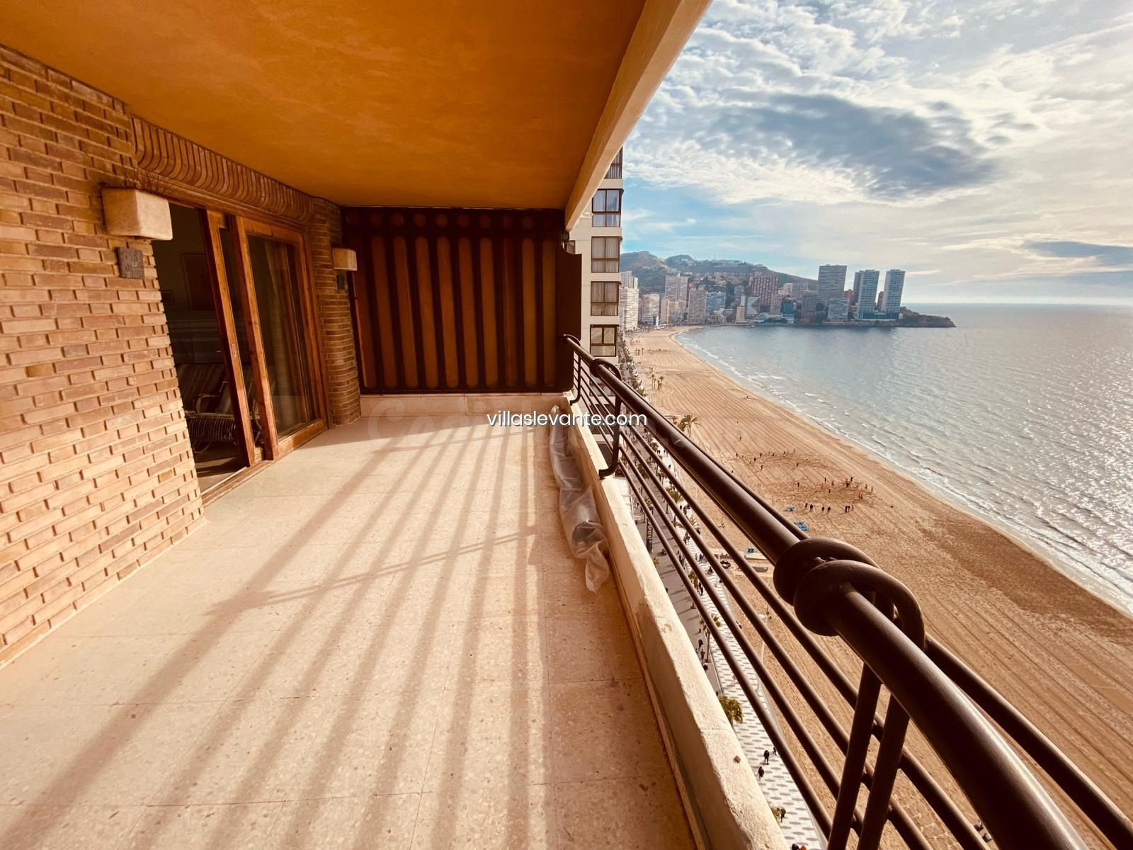 1ª LINEA DE LEVANTE RESIDENCIAL DE LUJO