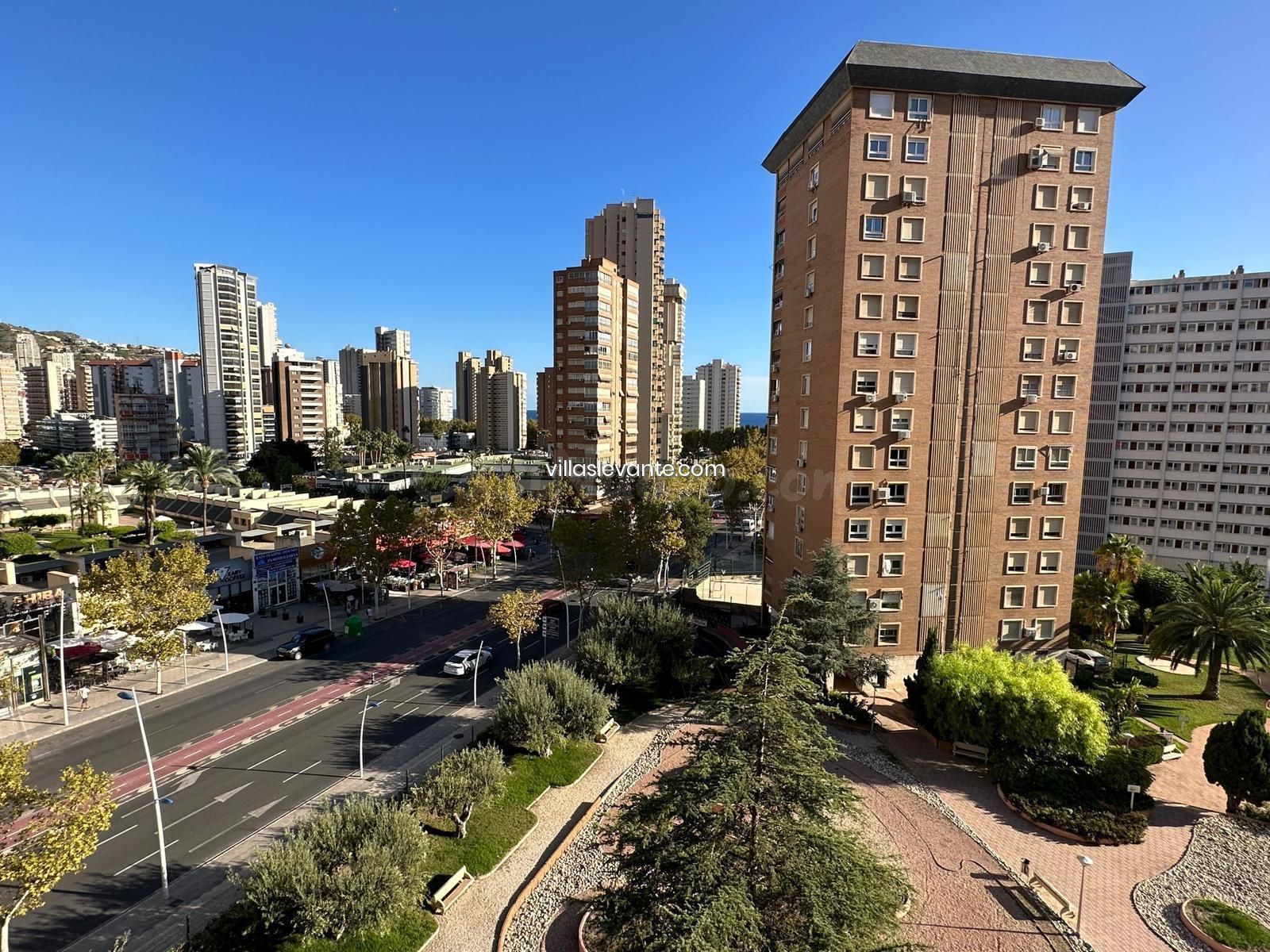 AMPLIO PISO EN RESIDENCIAL DE LUJO