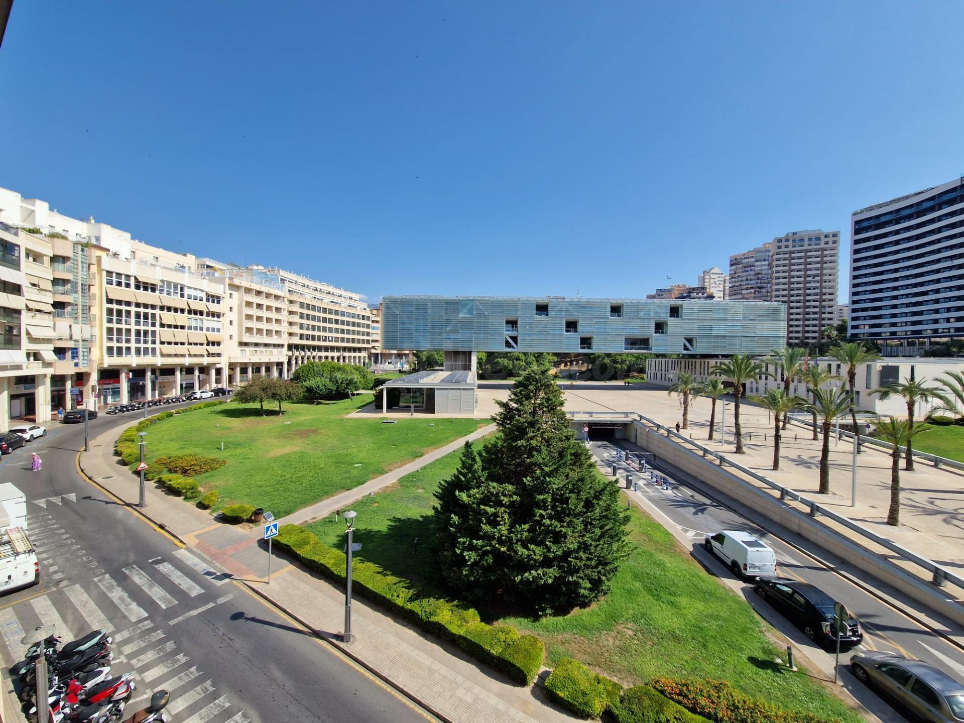 Piso de Lujo en el Corazón de BENIDORM: 4 Dormitorios, 2 Baños