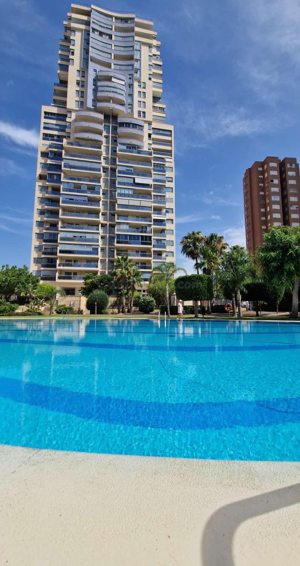 Ideal Familia: Amplio Piso de 3 Dormitorios, 2 Baños con Garage, Trastero y Piscina