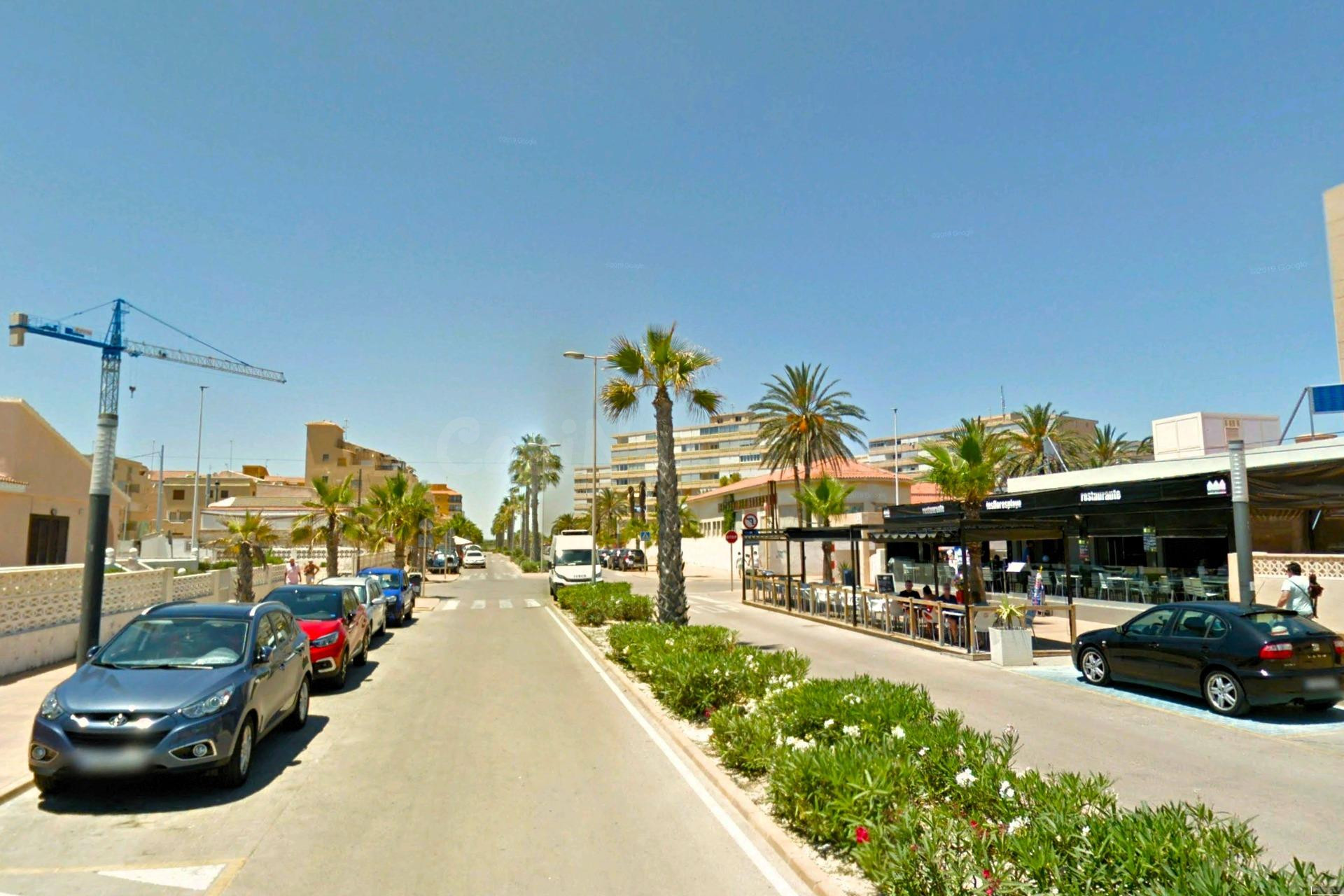 Oportunidad única en primera línea de La Mata: casa con parc - foto 4