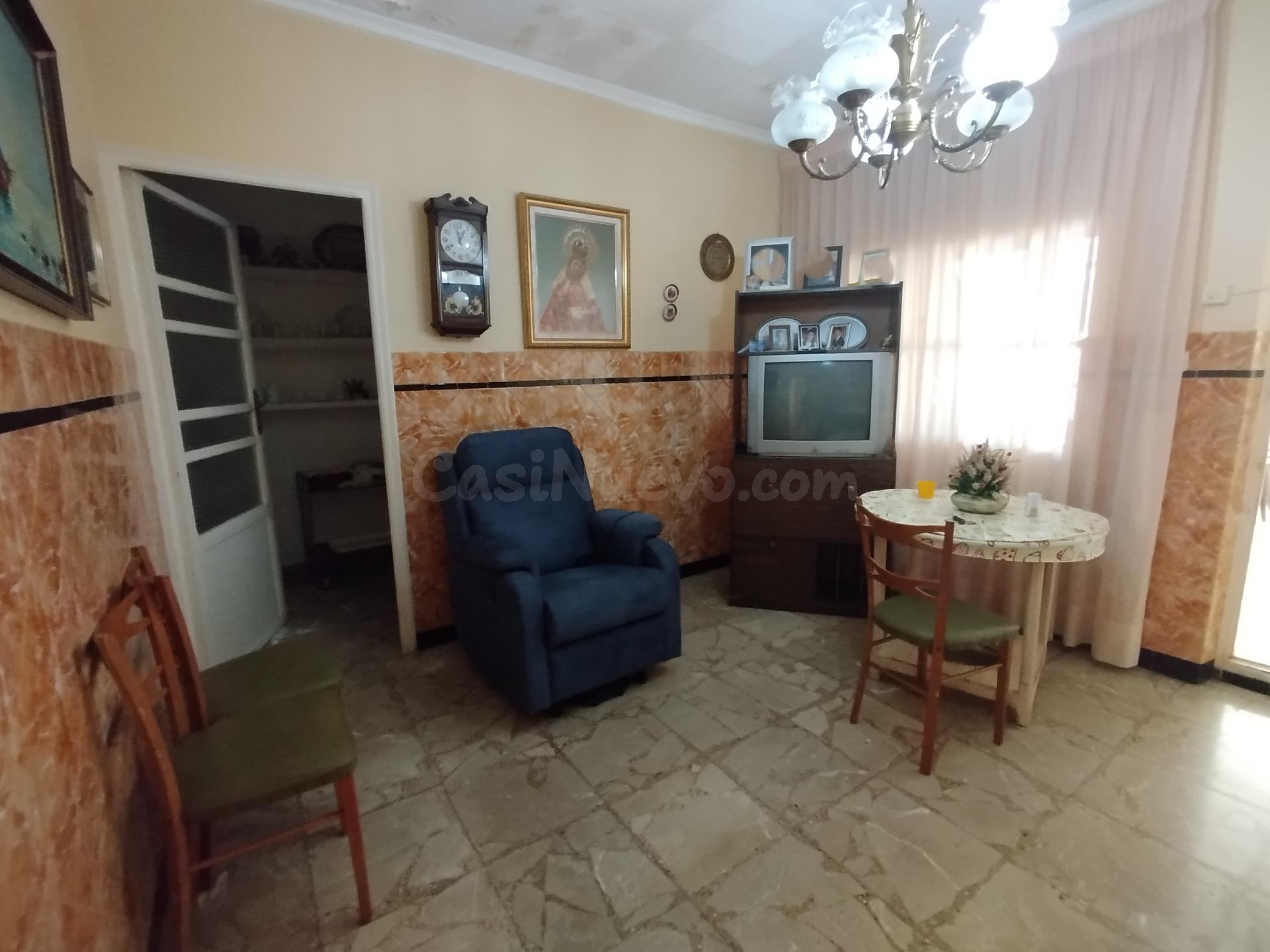 ¡Gran Oportunidad! Casa para Reformar con Parcela de 548 m2 y Salida a Dos Calles