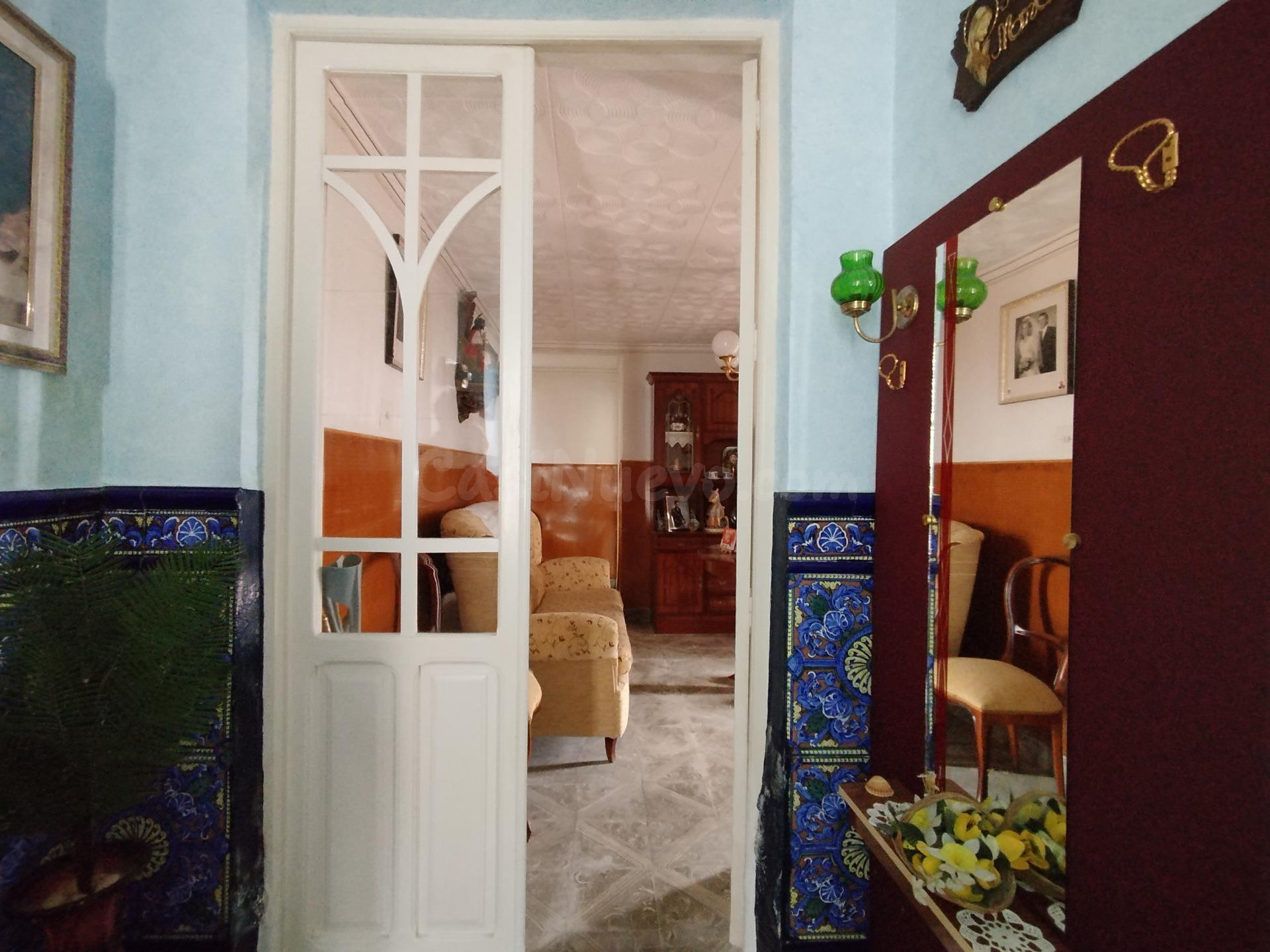 CASA CON SALIDA A DOS CALLES Y 326 m2 DE PARCELA