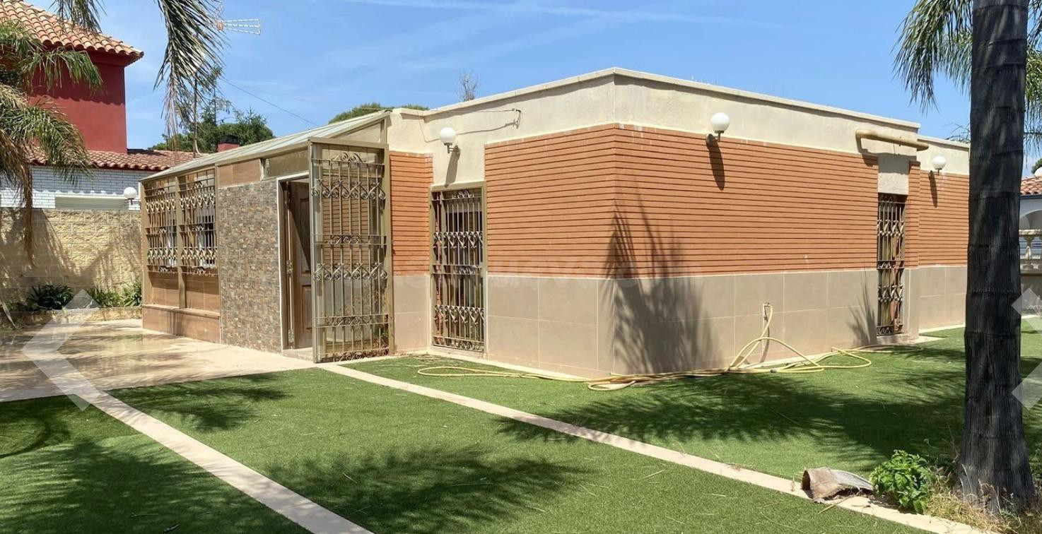 Chalet Individual en Cambrils Badía con amplia parcela!