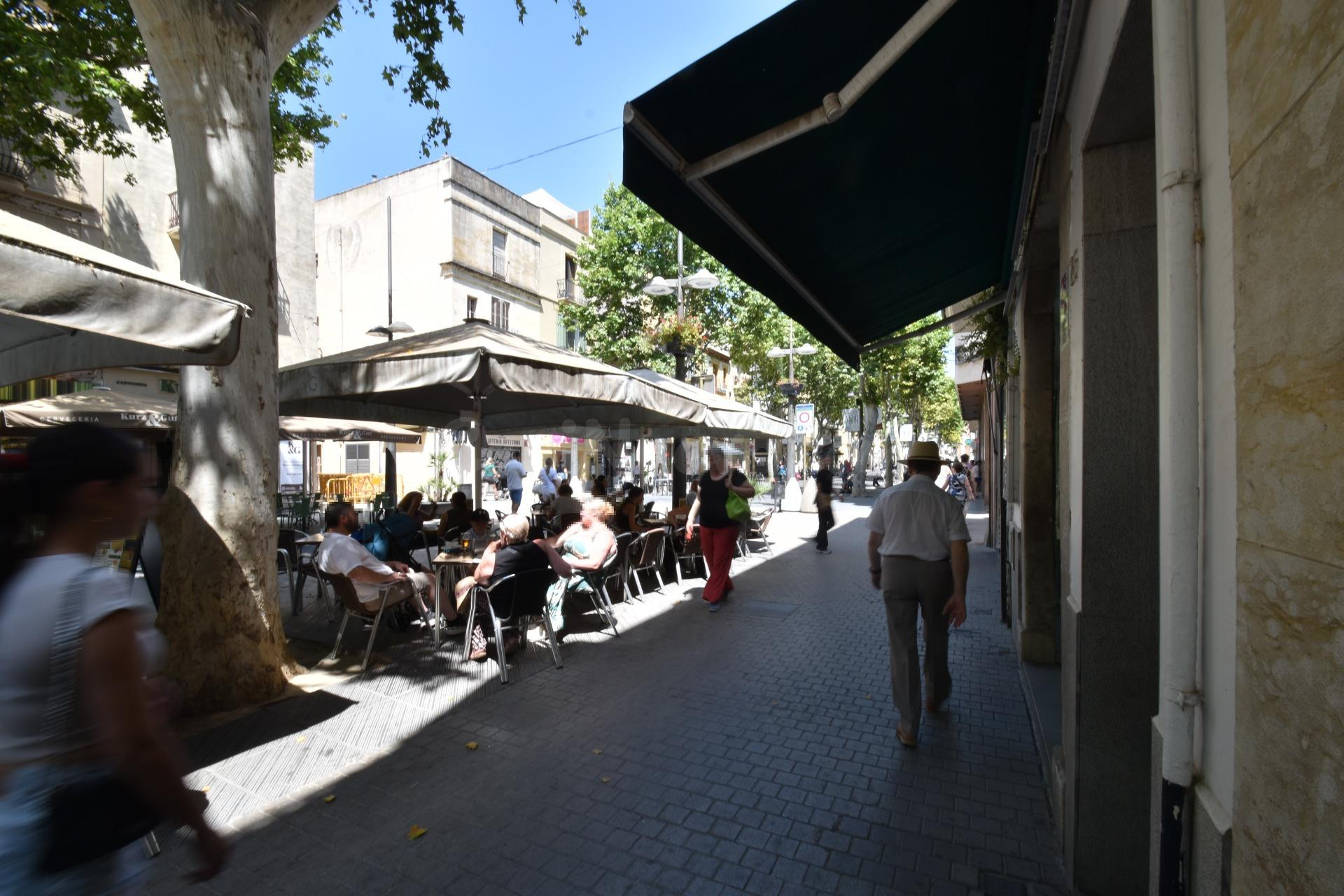 ZONA VIP: Local en alquiler en la Rambla Principal de Vilanova