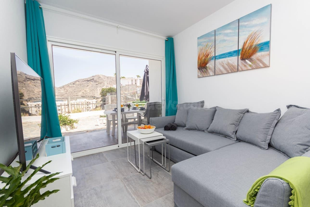 Bienvenido a una vivienda que combina estilo, confort y una  - foto 3