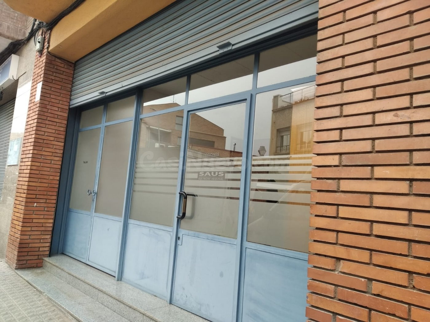 En Artes. Zona centro. Alquilamos local comercial de planta baja.