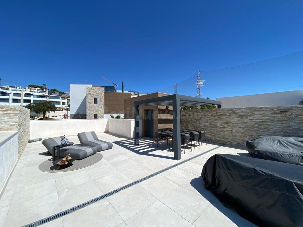 Bajo duplex con jardin 138.82 y terraza 46.67 m2 con dos plazas de aparcamiento