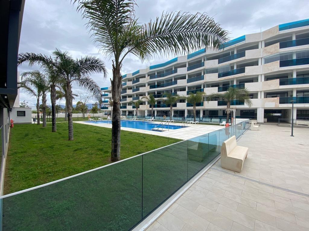 Piso con terraza 17.64 M2 orientación SUR, con aparcamiento y trastero, piscina comunitaria