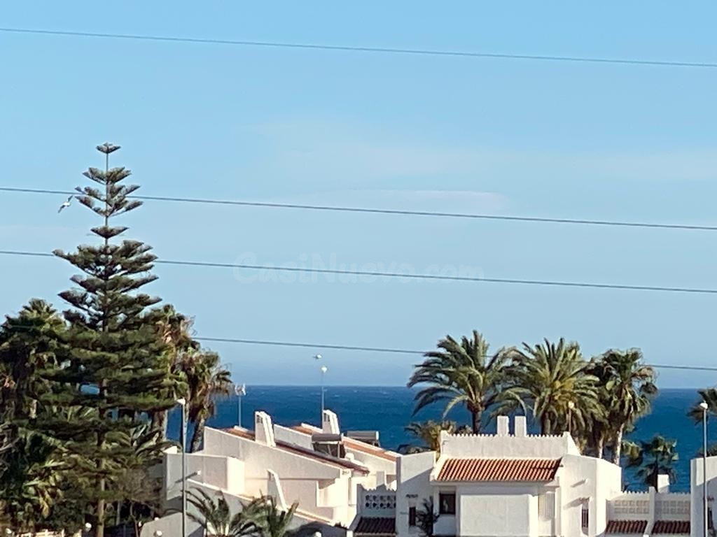Adosado SUR con vista al mar con  jardín  31.9 m2 con  plaza de aparcamiento 3 dormitorios, despacho