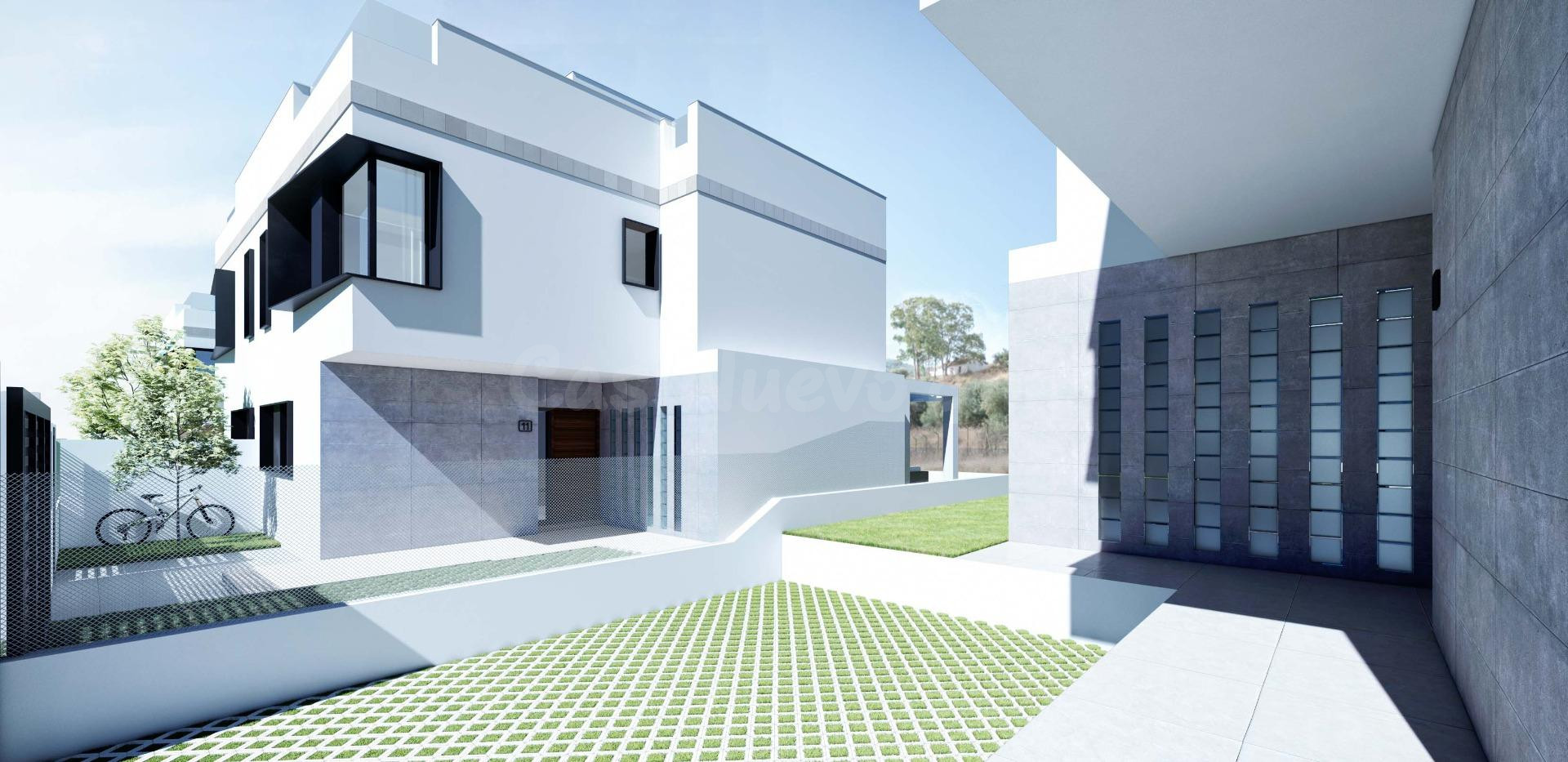 Pareado Orientacion SUR con patio 20m2 y solárium 62 m2, con piscina propia