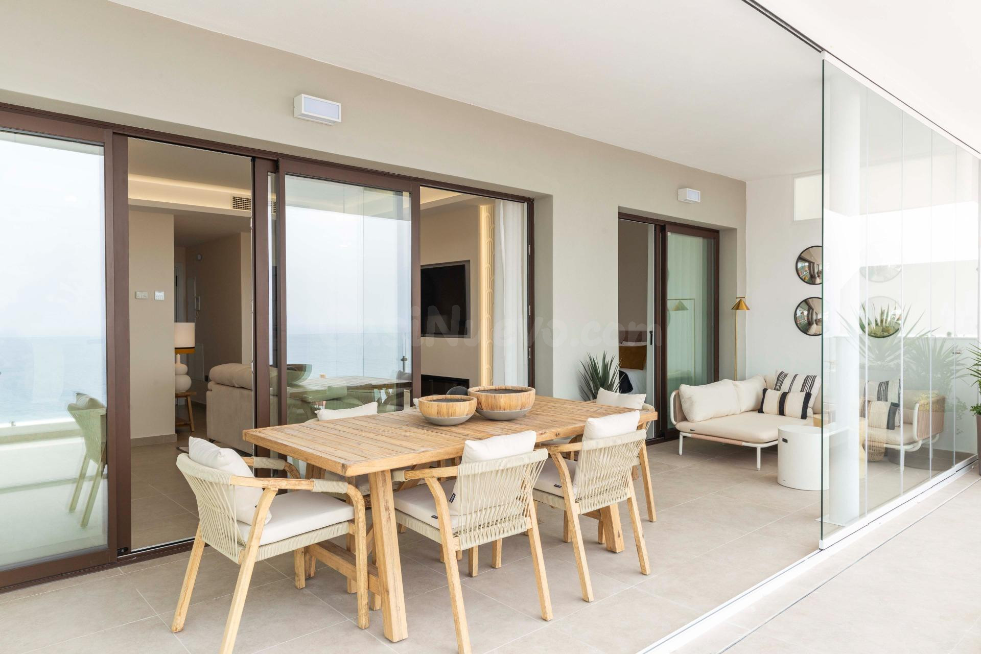 apartamentos de 2-3 dormitorios y amplias terrazas orientadas al sur y vistas al mar